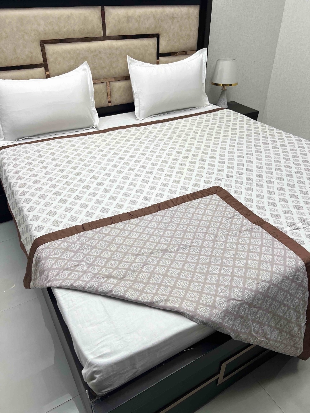 Pure Decor Brown & White Ethnic Motifs Printed Pure Cotton 300 GSM Reversible Bed Dohar
Pure Decor Brown & White Ethnic Motifs Printed Pure Cotton 300 GSM Reversible Bed Dohar
