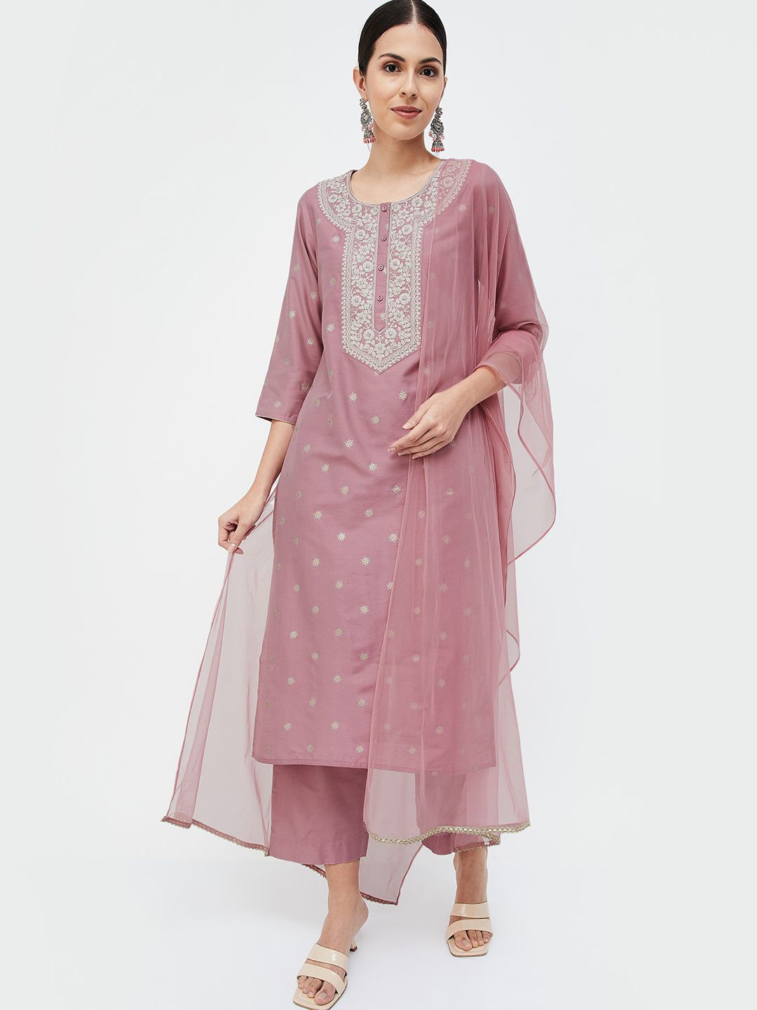 Melange by Lifestyle Ethnic Motifs Thread Work Straight Kurta with Pyjamas & With Dupatta, Pink
Melange by Lifestyle Ethnic Motifs Thread Work Straight Kurta with Pyjamas & With Dupatta, Pink