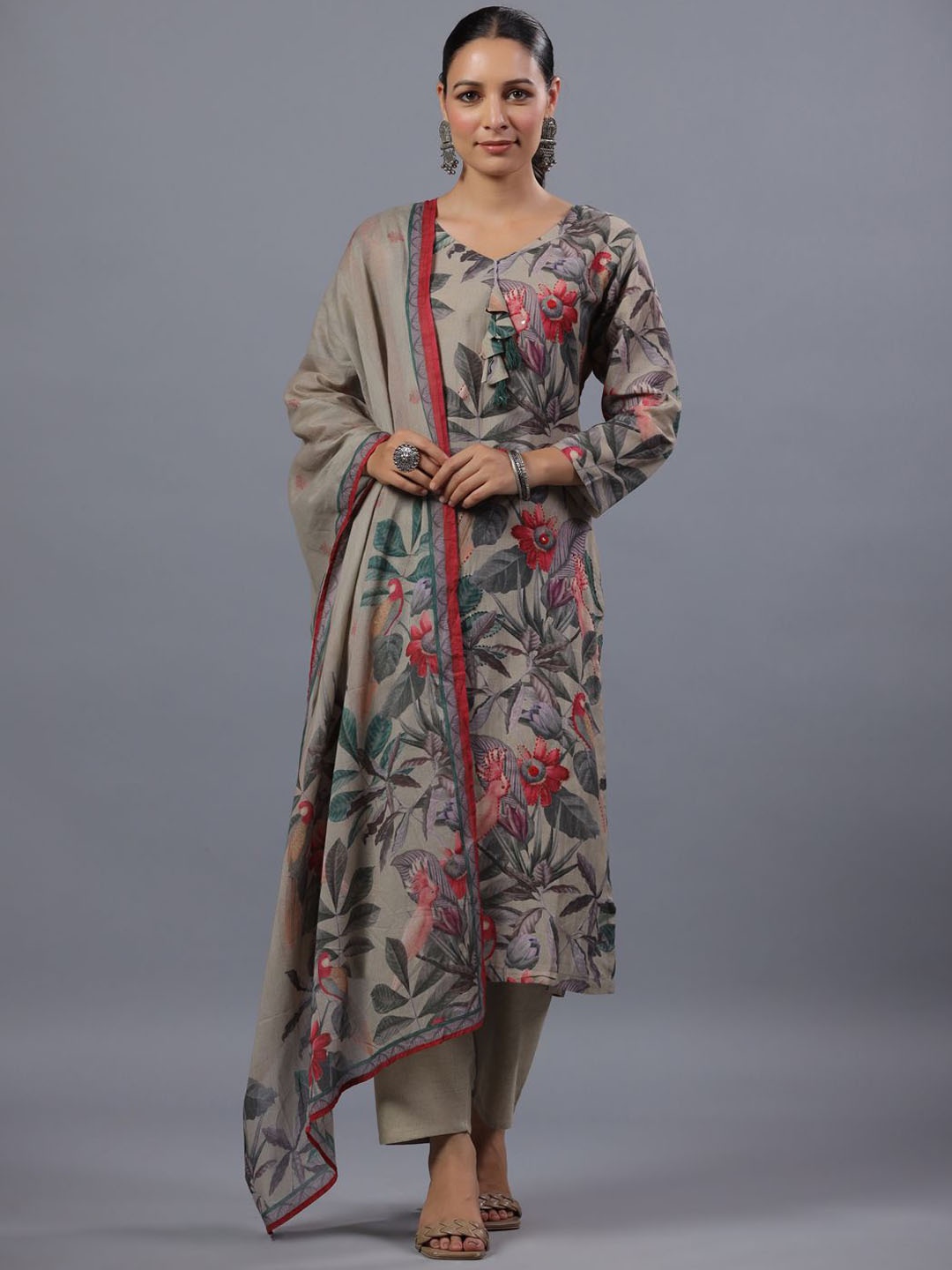 Amchoor Floral Printed Thread Work Regular Cotton Linen Kurta With Trousers & Dupatta, Beige
Amchoor Floral Printed Thread Work Regular Cotton Linen Kurta With Trousers & Dupatta, Beige