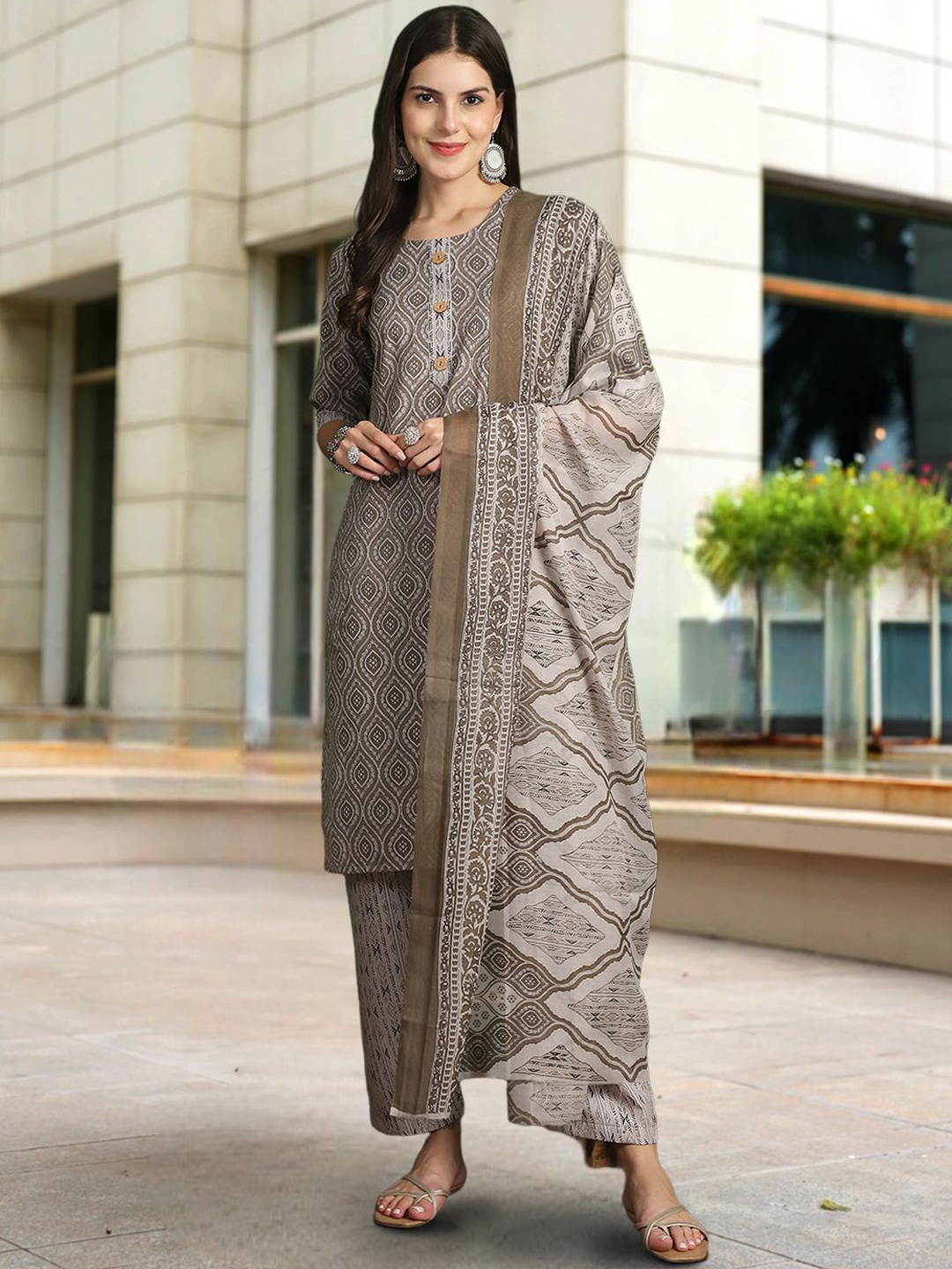 7Threads Ethnic Motifs Printed Regular Pure Cotton Kurta with Trousers & Dupatta, Grey melange
7Threads Ethnic Motifs Printed Regular Pure Cotton Kurta with Trousers & Dupatta, Grey melange