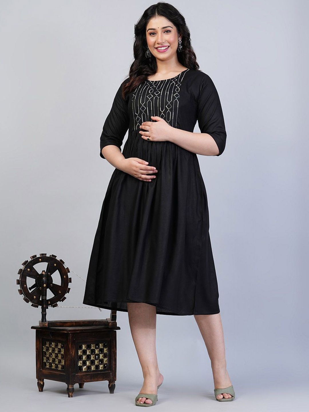 HETSA Yoke Design Round Neck Thread Work Geometric Maternity Fit and Flare Dress, Black
HETSA Yoke Design Round Neck Thread Work Geometric Maternity Fit and Flare Dress, Black