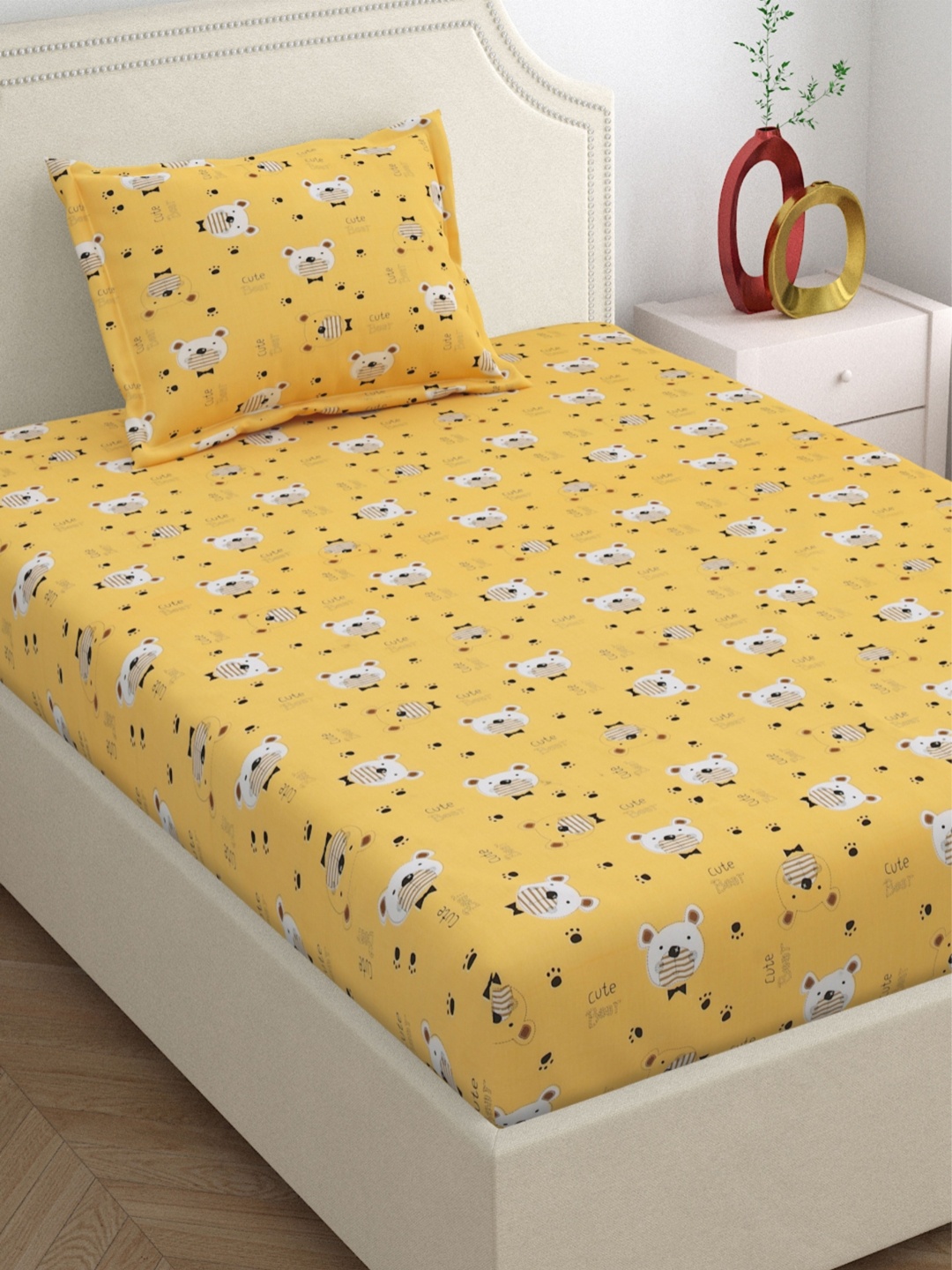 DREAM WEAVERZ Yellow & White Printed Cotton 220 TC Single Bedsheet & 1 Pillow Covers
DREAM WEAVERZ Yellow & White Printed Cotton 220 TC Single Bedsheet & 1 Pillow Covers