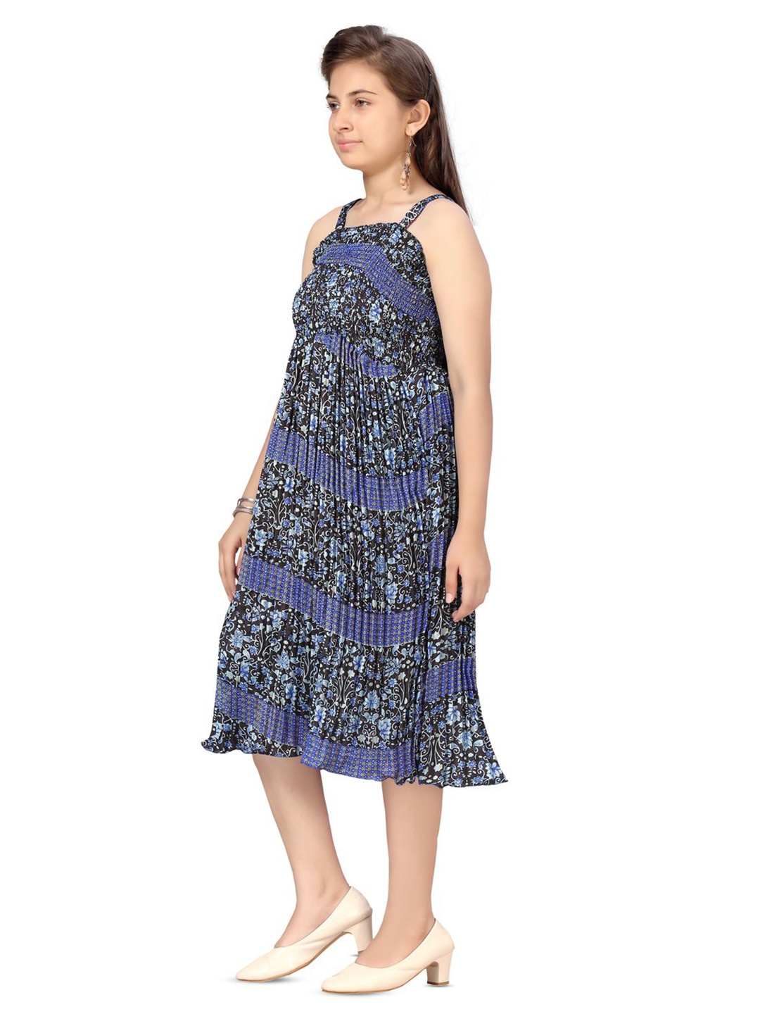 BAESD Girls Ethnic Motifs Print Georgette Shoulder Straps Sleeveless A-Line Midi Dress, Blue
BAESD Girls Ethnic Motifs Print Georgette Shoulder Straps Sleeveless A-Line Midi Dress, Blue