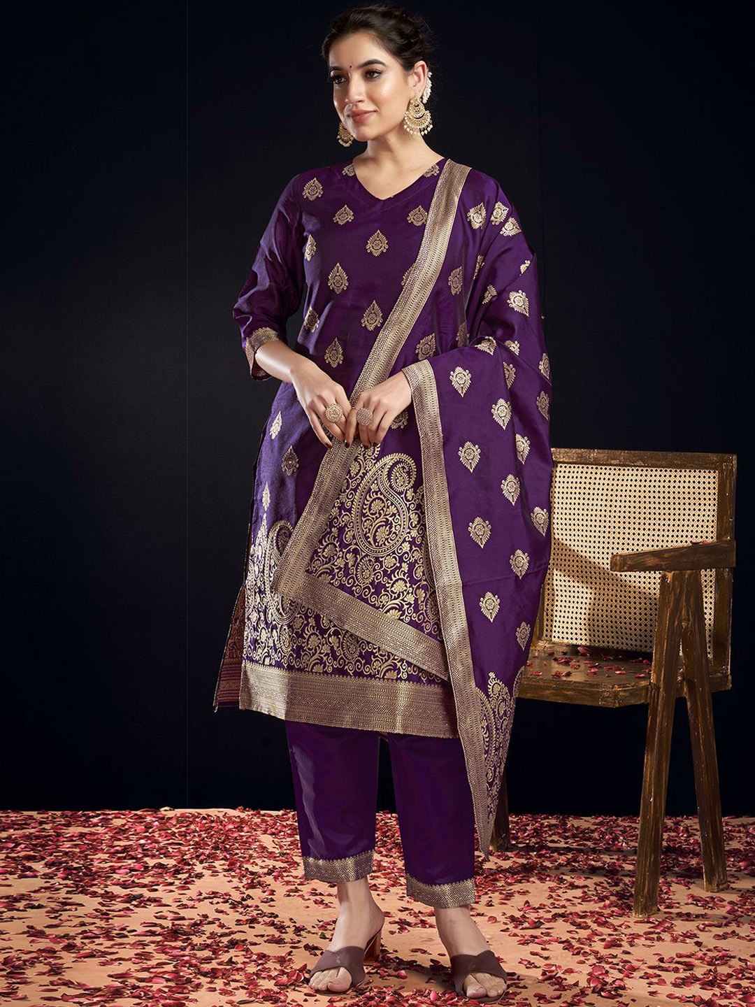 KALINI Ethnic Motifs Woven Design V Neck Straight Kurta With Trousers & Dupatta, Purple
KALINI Ethnic Motifs Woven Design V Neck Straight Kurta With Trousers & Dupatta, Purple