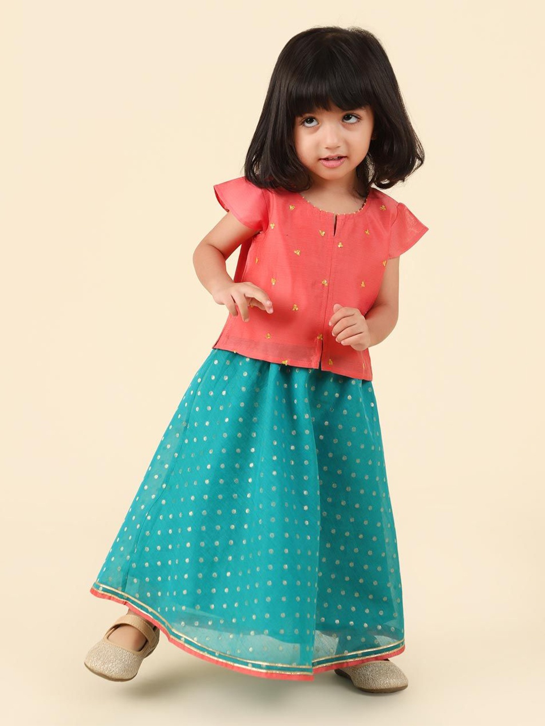 Fabindia Girls Embroidered Sequinned Foil Print Cotton Ready to Wear Lehenga & Blouse, Pink
Fabindia Girls Embroidered Sequinned Foil Print Cotton Ready to Wear Lehenga & Blouse, Pink