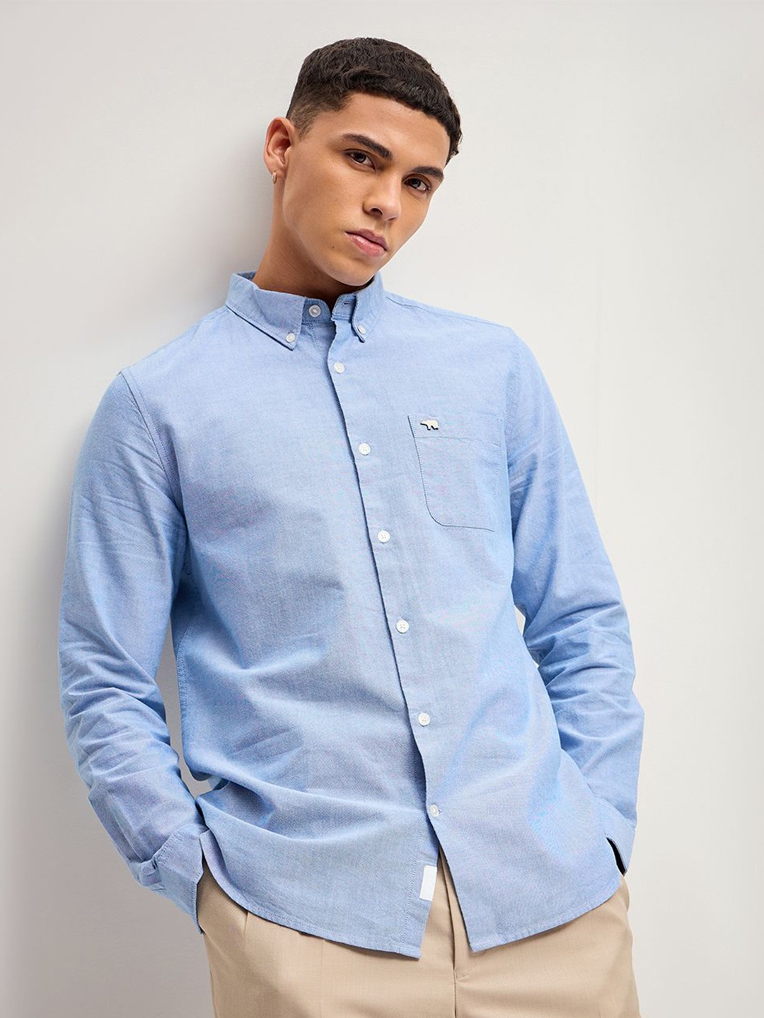 THE BEAR HOUSE Men Button-Down Collar Solid Cotton Slim Fit Casual Shirt, Blue
THE BEAR HOUSE Men Button-Down Collar Solid Cotton Slim Fit Casual Shirt, Blue