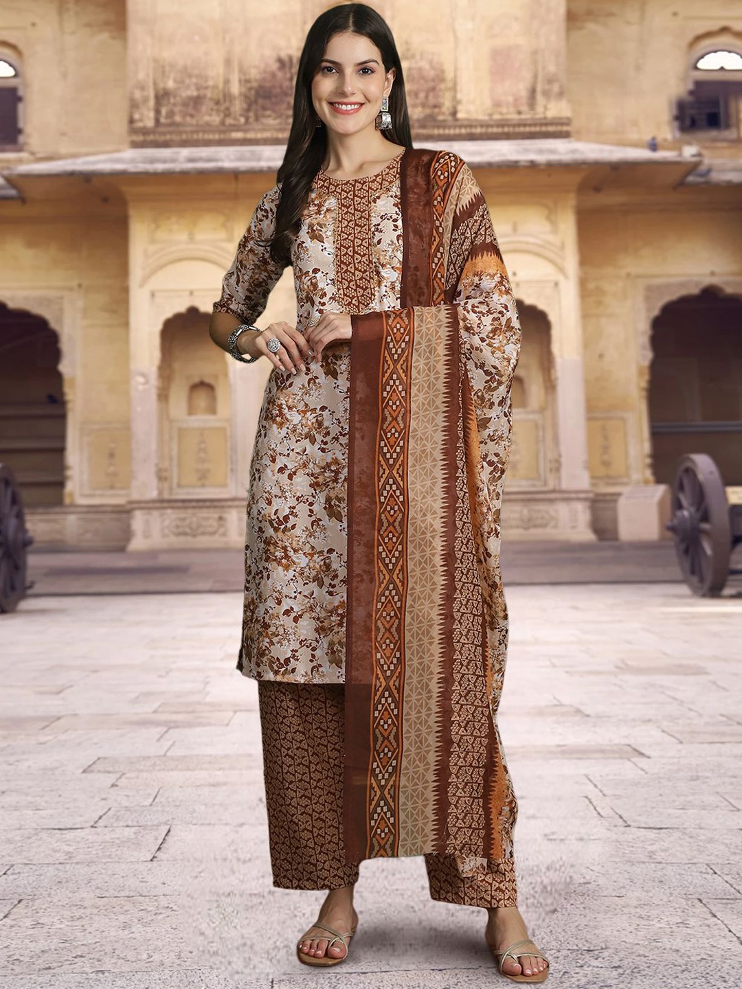 Ethnic basket Floral Printed Pure Cotton Straight Kurta with Trousers & Dupatta, Beige
Ethnic basket Floral Printed Pure Cotton Straight Kurta with Trousers & Dupatta, Beige