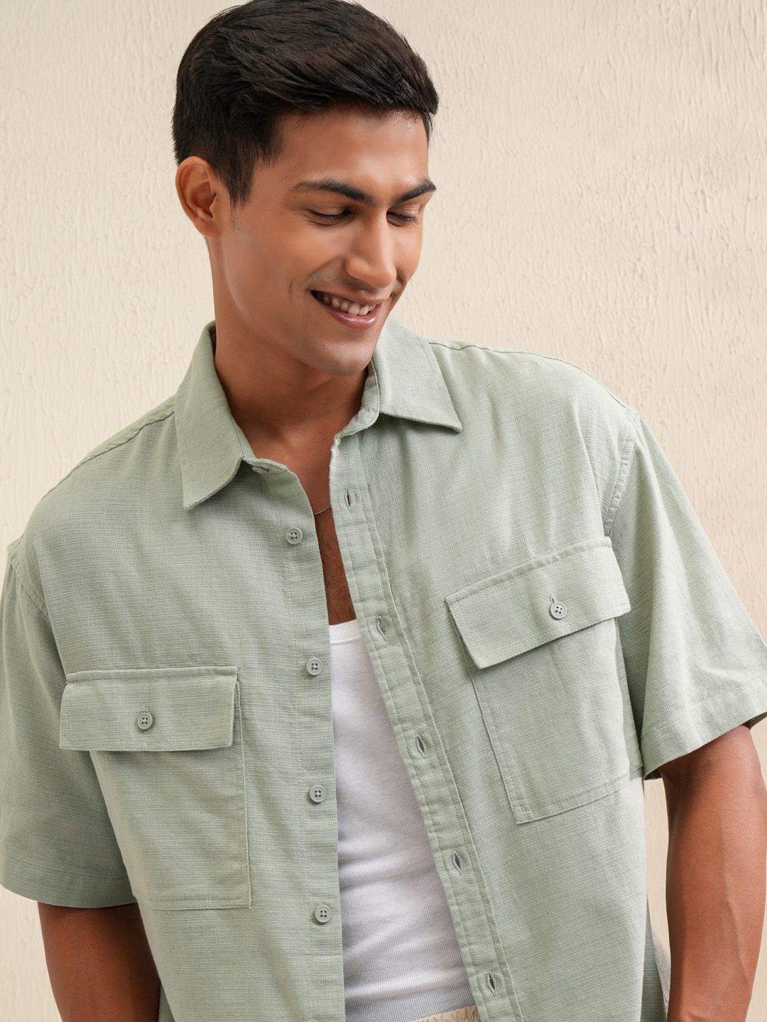 LOCOMOTIVE Premium Men Sage Mocklino Dobby Solid Utility Pocket Oversized Overshirt, Green
LOCOMOTIVE Premium Men Sage Mocklino Dobby Solid Utility Pocket Oversized Overshirt, Green