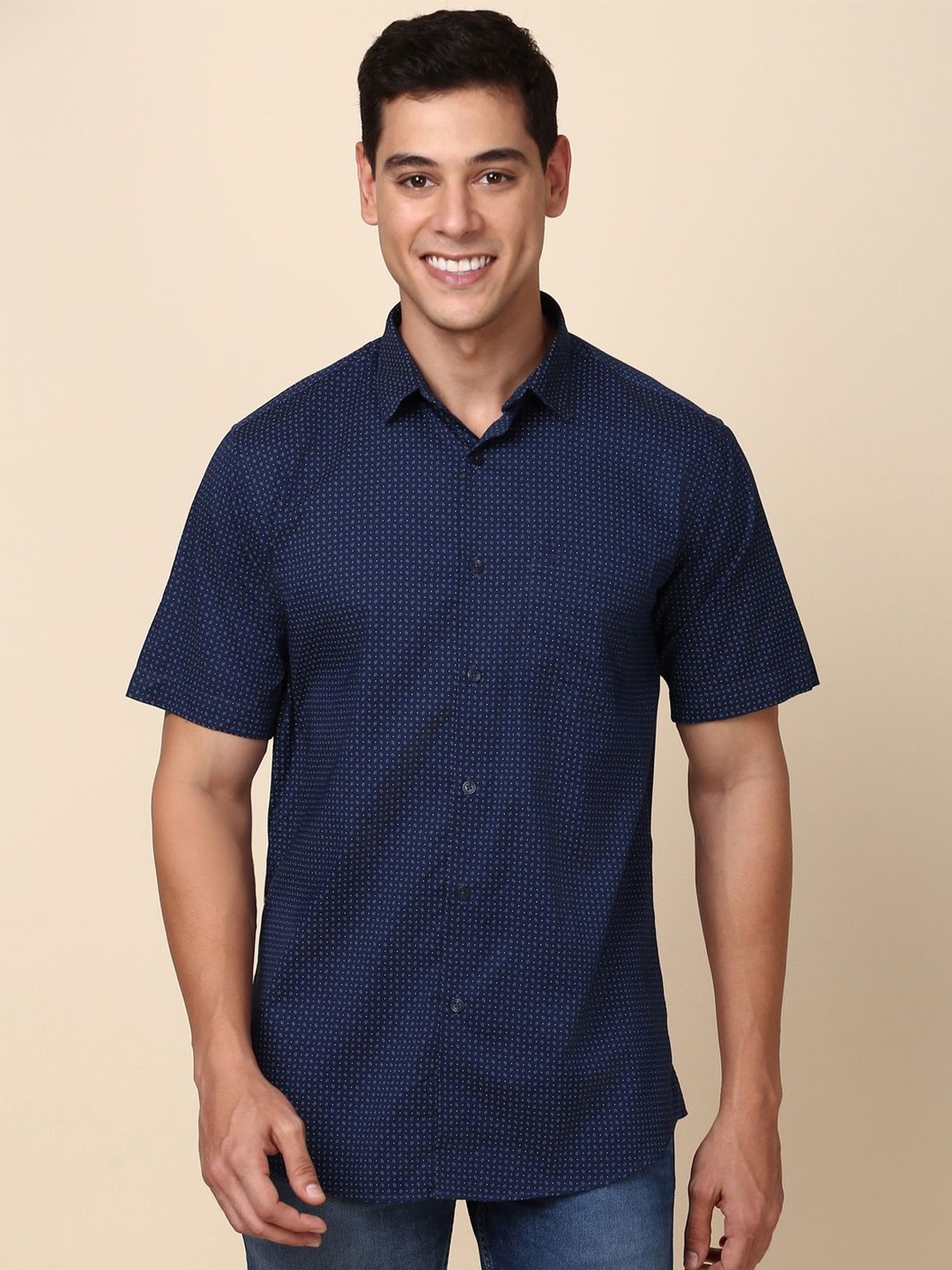 Allen Solly Men Spread Collar Micro Ditsy Printed Cotton Slim Fit Casual Shirt, Navy blue
Allen Solly Men Spread Collar Micro Ditsy Printed Cotton Slim Fit Casual Shirt, Navy blue