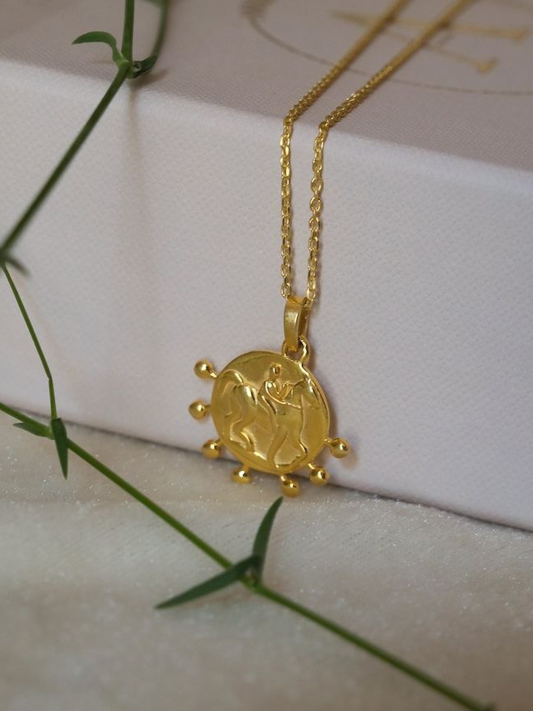 Anushka Jain Jewellery 925 Sterling Silver Gold-Plated Power Medallion Pendant With Chain
Anushka Jain Jewellery 925 Sterling Silver Gold-Plated Power Medallion Pendant With Chain
