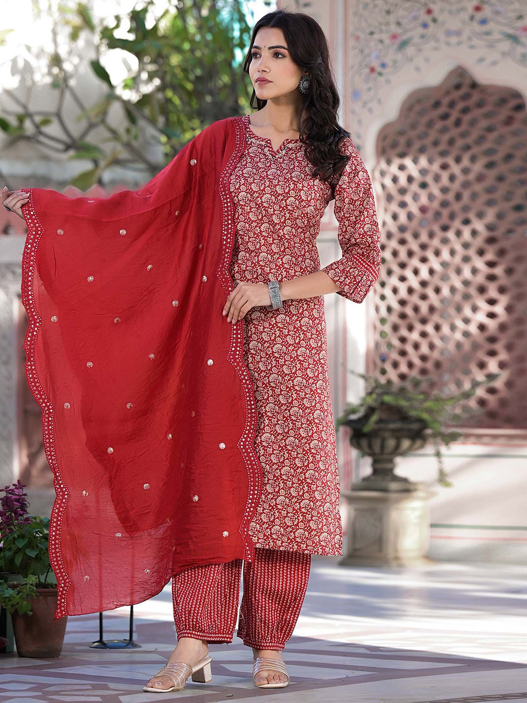 Peachmode Floral Printed Thread Work Pure Cotton Straight Kurta with Trousers & Dupatta, Red
Peachmode Floral Printed Thread Work Pure Cotton Straight Kurta with Trousers & Dupatta, Red