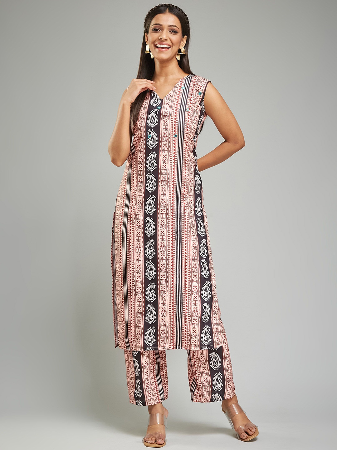 CANIZZARO Ethnic Motifs Printed V-Neck Sleeveless Straight Kurta with Trousers, White
CANIZZARO Ethnic Motifs Printed V-Neck Sleeveless Straight Kurta with Trousers, White