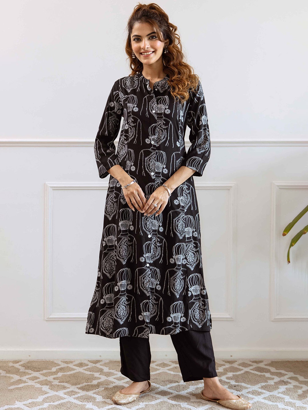 Nehamta Ethnic Motifs Printed Mandarin Collar Panelled A-Line Kurta with Trousers, Black
Nehamta Ethnic Motifs Printed Mandarin Collar Panelled A-Line Kurta with Trousers, Black