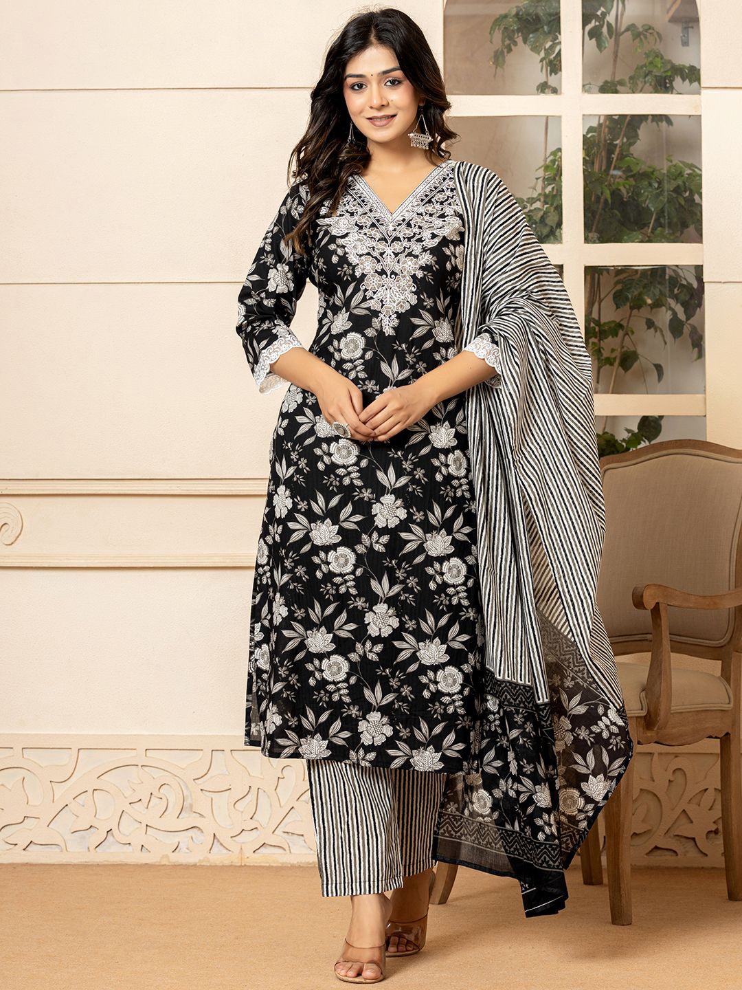 Yufta Floral Printed V-Neck Thread Work Pure Cotton Straight Kurta With Trousers & Dupatta, Black
Yufta Floral Printed V-Neck Thread Work Pure Cotton Straight Kurta With Trousers & Dupatta, Black