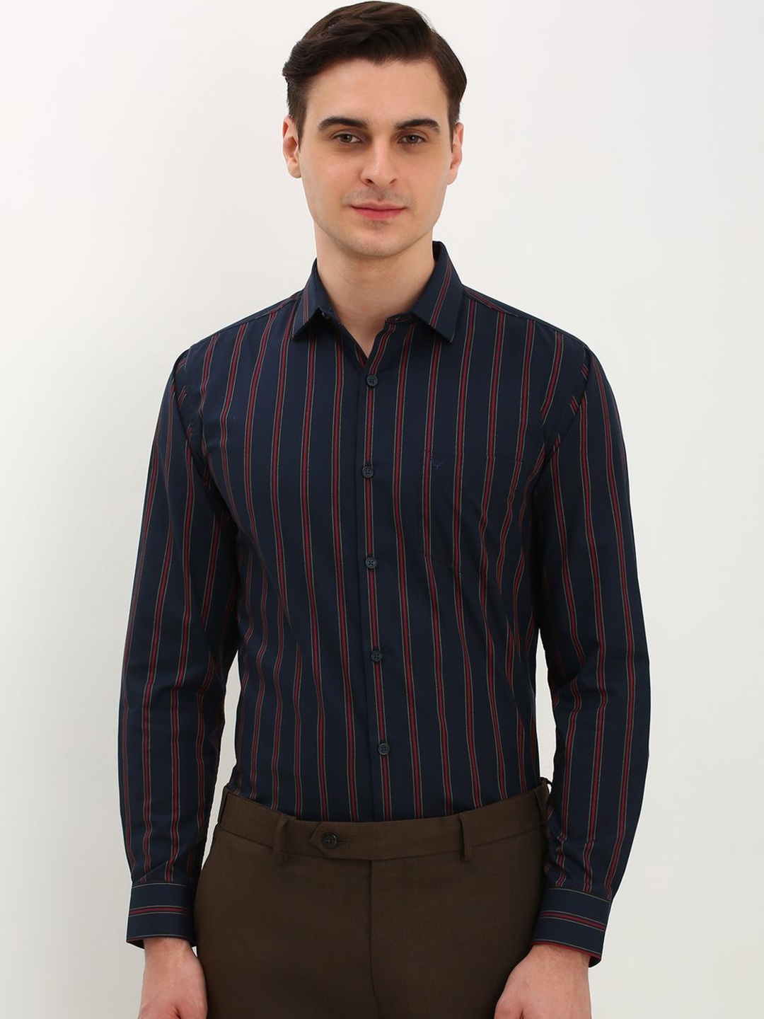 Allen Solly Men Spread Collar Vertical Striped Cotton Slim Fit Formal Shirt, Navy blue
Allen Solly Men Spread Collar Vertical Striped Cotton Slim Fit Formal Shirt, Navy blue