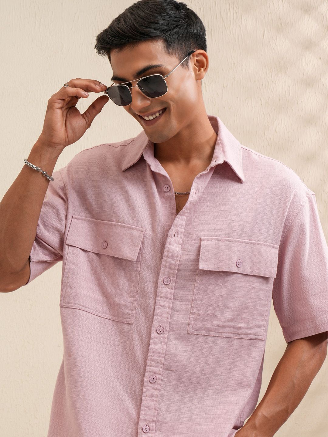 LOCOMOTIVE Premium Men Mocklino Dobby Solid Utility Pocket Oversized Overshirt, Pink
LOCOMOTIVE Premium Men Mocklino Dobby Solid Utility Pocket Oversized Overshirt, Pink