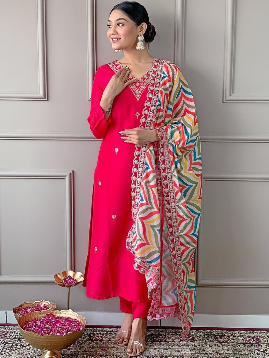 Yara Creation Floral Embroidered V-Neck Thread Work Straight Kurta With Trousers & Dupatta, Magenta
Yara Creation Floral Embroidered V-Neck Thread Work Straight Kurta With Trousers & Dupatta, Magenta