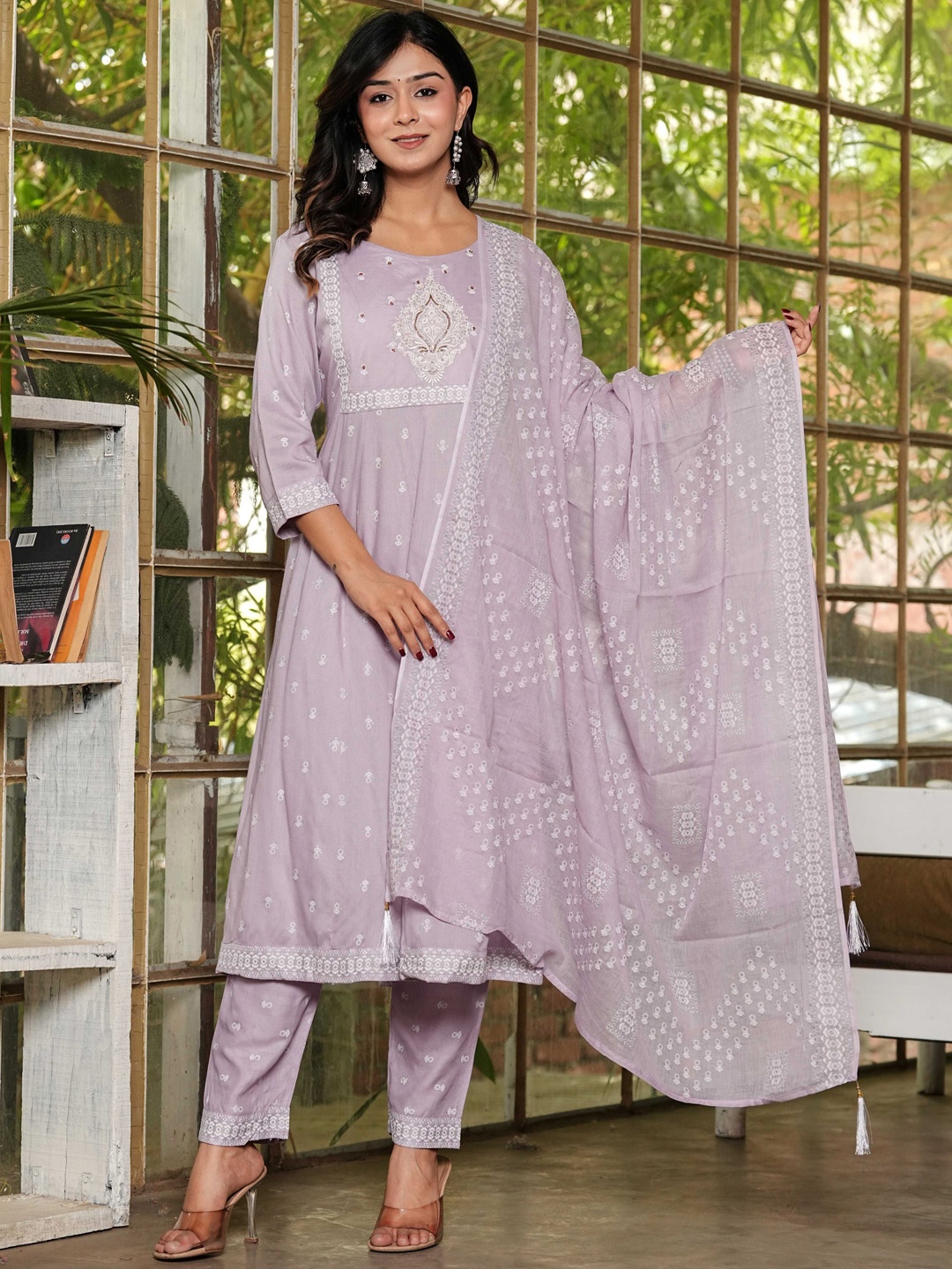 Chandbaali Floral Printed Regular Beads & Stones A-Line Kurta With Trousers & Dupatta, Purple
Chandbaali Floral Printed Regular Beads & Stones A-Line Kurta With Trousers & Dupatta, Purple