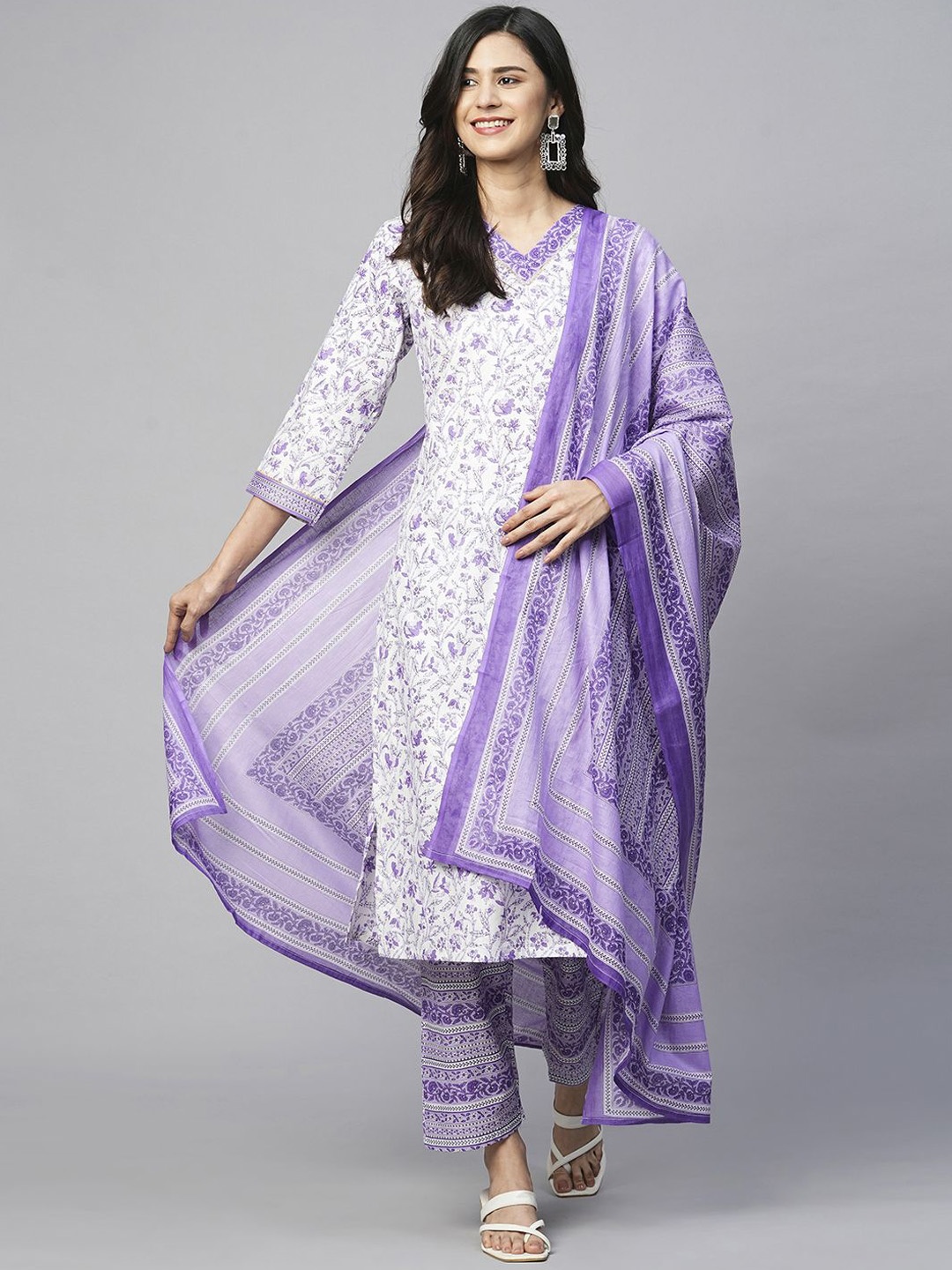 White World Floral Printed Regular Pure Cotton Kurta With Trousers & Dupatta, Lavender
White World Floral Printed Regular Pure Cotton Kurta With Trousers & Dupatta, Lavender