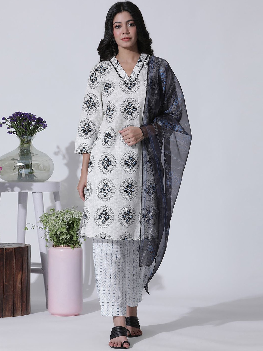 W Ethnic Motifs Printed Mirror Work Pure Cotton Straight Kurta & Trousers With Dupatta, Off white
W Ethnic Motifs Printed Mirror Work Pure Cotton Straight Kurta & Trousers With Dupatta, Off white