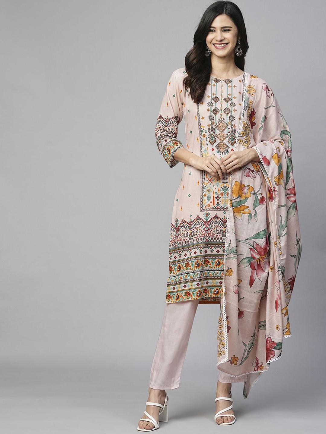 White World Floral Printed Regular Pure Cotton Kurta with Trousers & Dupatta, Beige
White World Floral Printed Regular Pure Cotton Kurta with Trousers & Dupatta, Beige