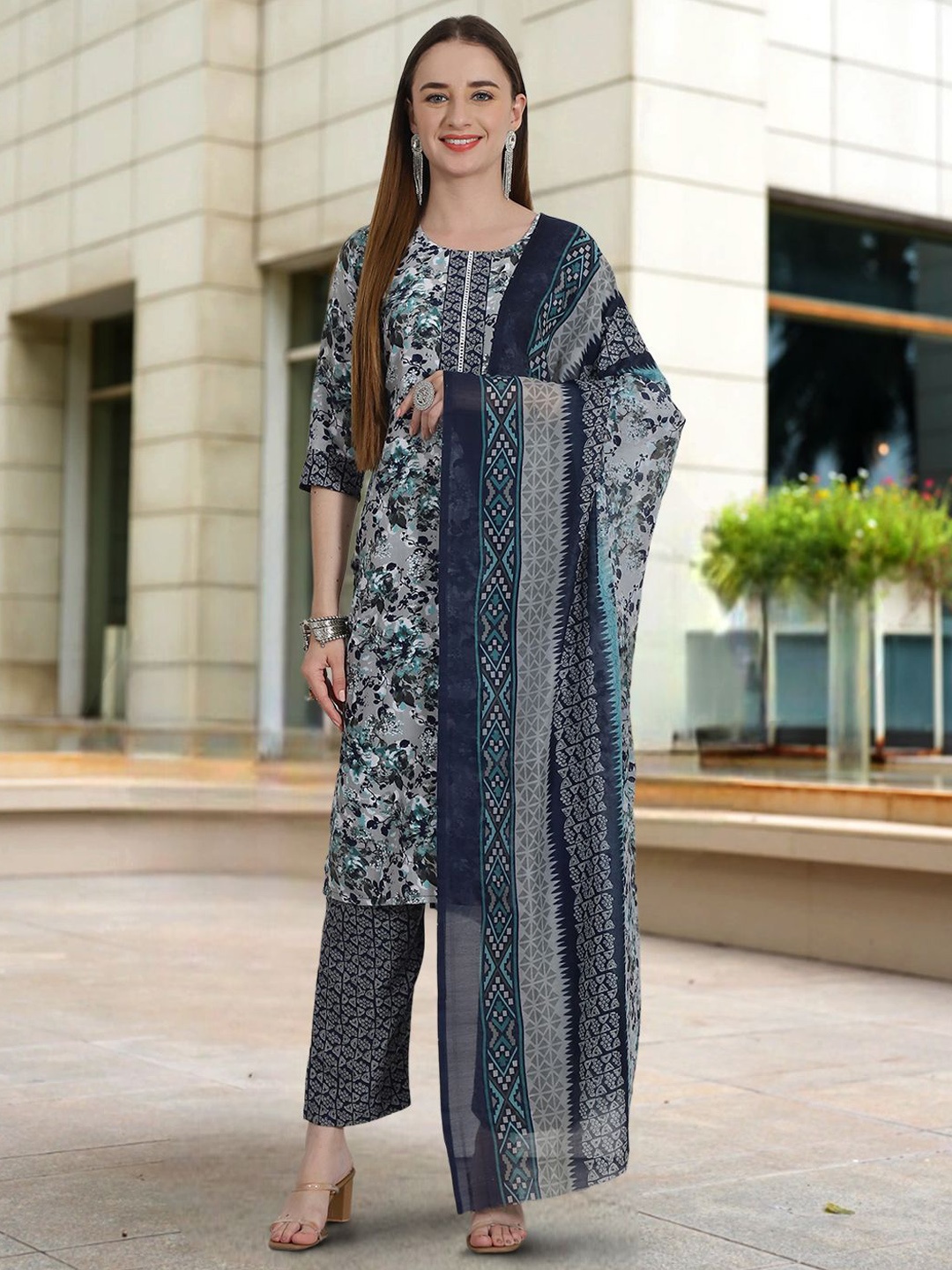 Ethnic basket Floral Printed Round Neck Pure Cotton Straight Kurta With Trousers & Dupatta, Navy blue
Ethnic basket Floral Printed Round Neck Pure Cotton Straight Kurta With Trousers & Dupatta, Navy blue