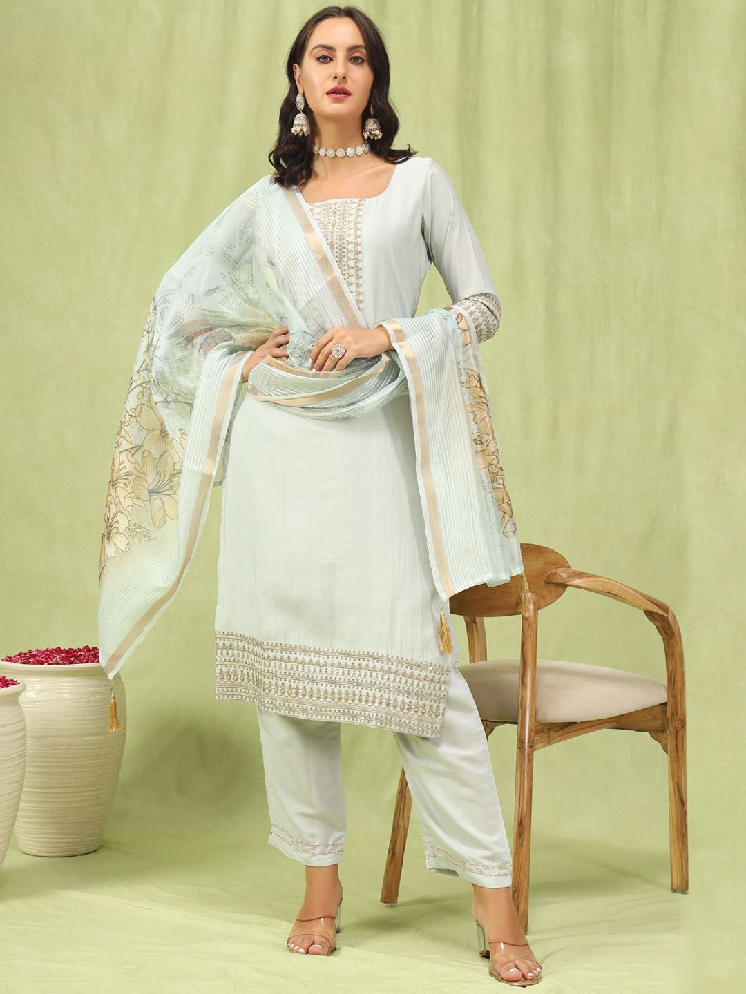 VredeVogel Floral Yoke Design Sequinned Straight Kurta With Trousers & Dupatta, Grey
VredeVogel Floral Yoke Design Sequinned Straight Kurta With Trousers & Dupatta, Grey
