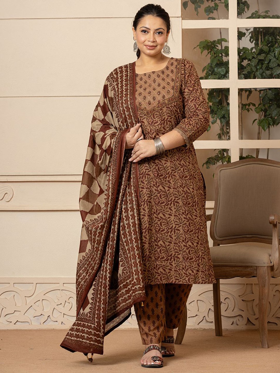 Yufta Plus Size Floral Printed Pure Cotton Straight Kurta With Trousers & Dupatta, Brown
Yufta Plus Size Floral Printed Pure Cotton Straight Kurta With Trousers & Dupatta, Brown