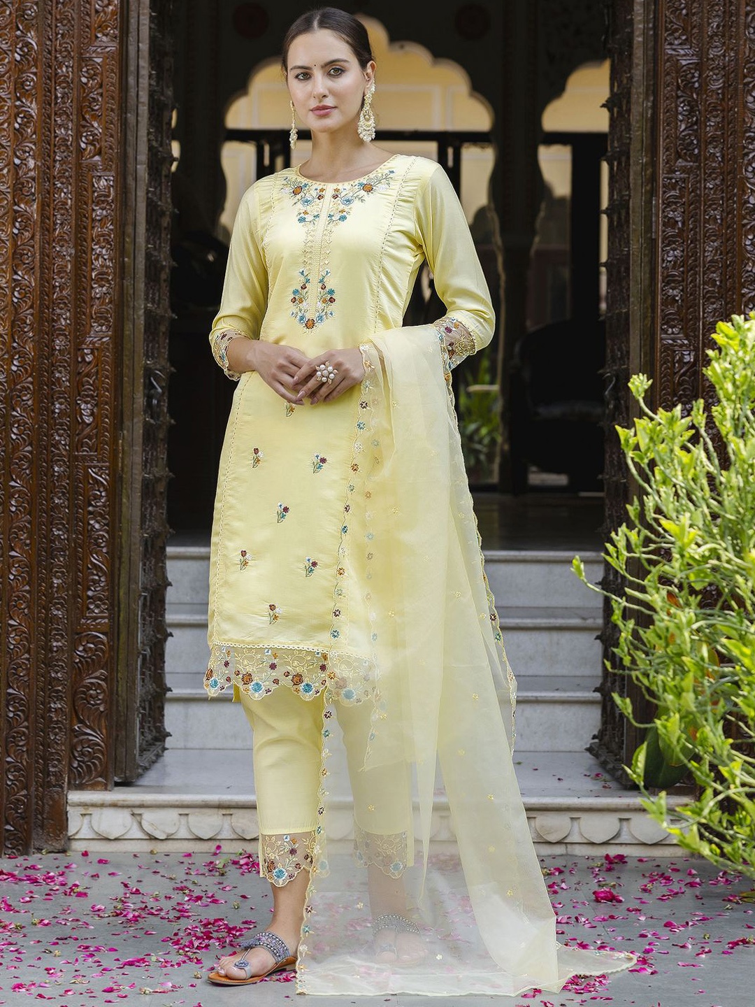 VredeVogel Floral Embroidered Thread Work Straight Kurta With Trousers & Dupatta, Yellow
VredeVogel Floral Embroidered Thread Work Straight Kurta With Trousers & Dupatta, Yellow