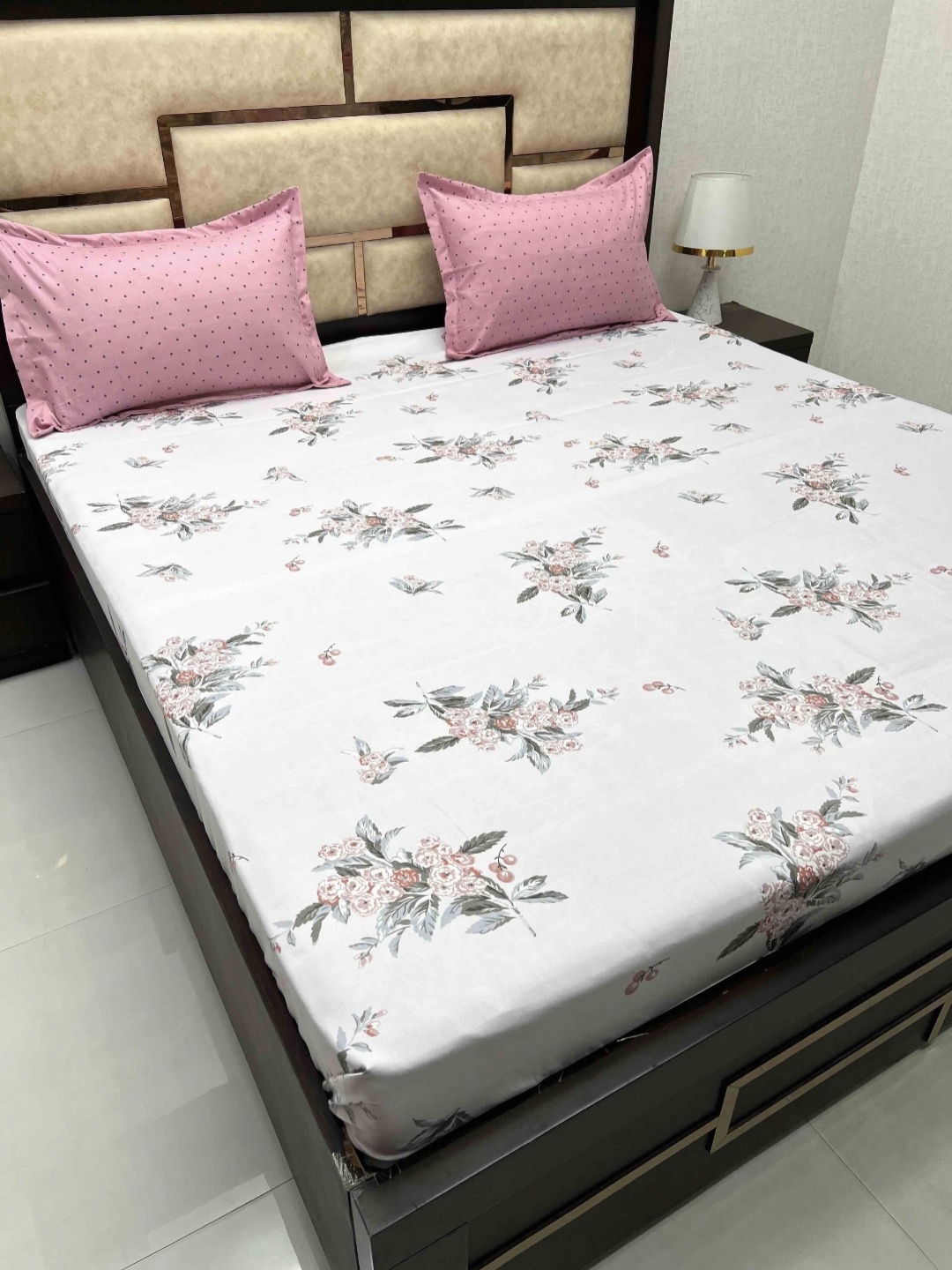 Pure Decor leisure fur White Cotton Floral 260 TC King Bedsheet with 2 Pillow Covers
Pure Decor leisure fur White Cotton Floral 260 TC King Bedsheet with 2 Pillow Covers