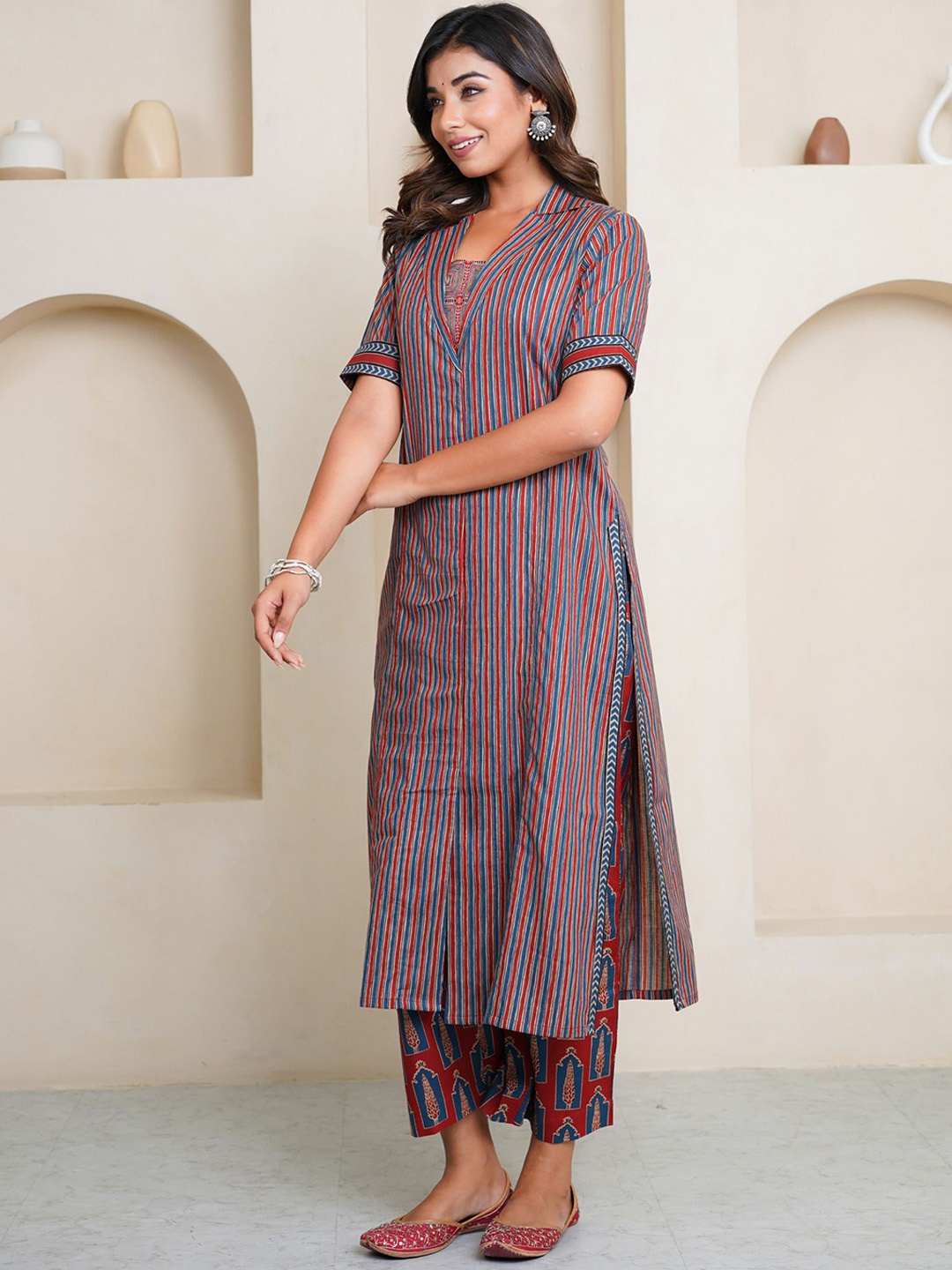 JAIPURIBANNO Striped Lapel Collar Pure Cotton Straight Kurta With Palazzos, Blue
JAIPURIBANNO Striped Lapel Collar Pure Cotton Straight Kurta With Palazzos, Blue