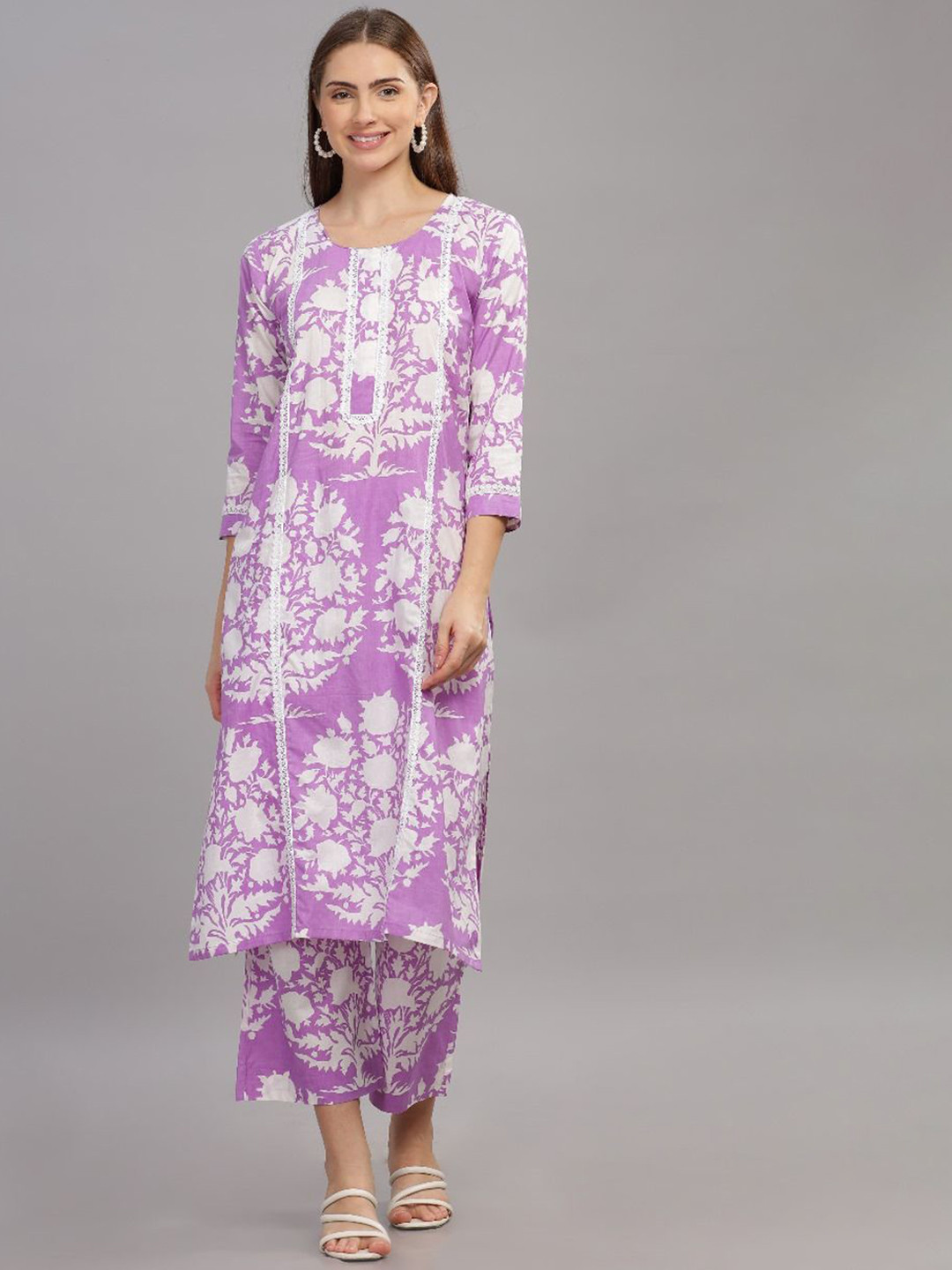 THE VASILIKI Floral Printed Thread Work Pure Cotton Kurta With Trousers, Purple
THE VASILIKI Floral Printed Thread Work Pure Cotton Kurta With Trousers, Purple