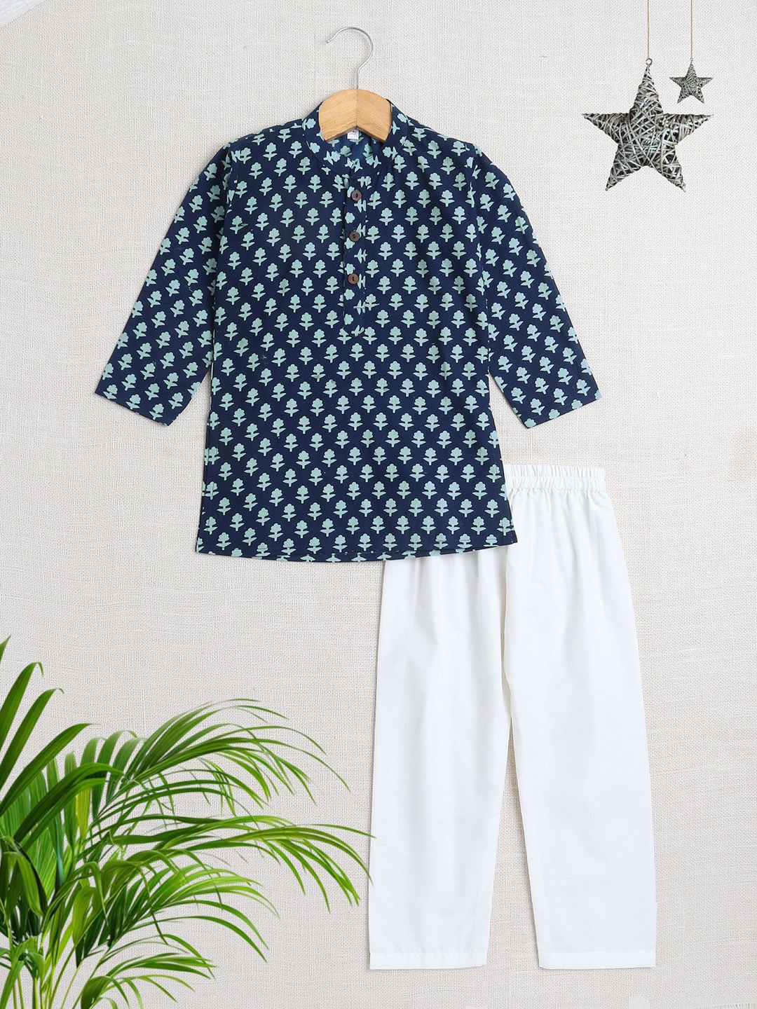 The Magic Wand Boys Floral Printed Mandarin Collar Straight Kurta With Pyjamas, Navy blue
The Magic Wand Boys Floral Printed Mandarin Collar Straight Kurta With Pyjamas, Navy blue