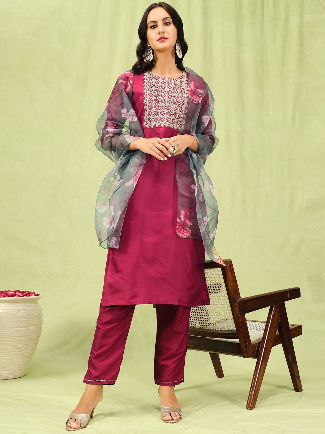VredeVogel Floral Yoke Design Thread Work Straight Kurta With Trousers & Dupatta, Maroon
VredeVogel Floral Yoke Design Thread Work Straight Kurta With Trousers & Dupatta, Maroon