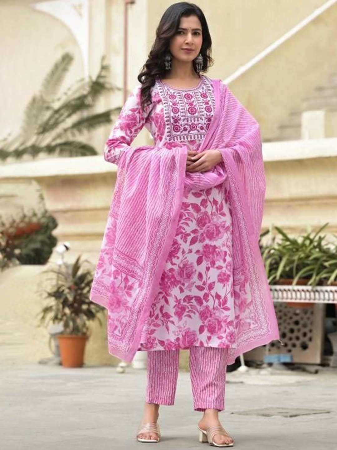 BAESD Floral Embroidered Thread Work Straight Kurta With Trousers & With Dupatta, Pink
BAESD Floral Embroidered Thread Work Straight Kurta With Trousers & With Dupatta, Pink