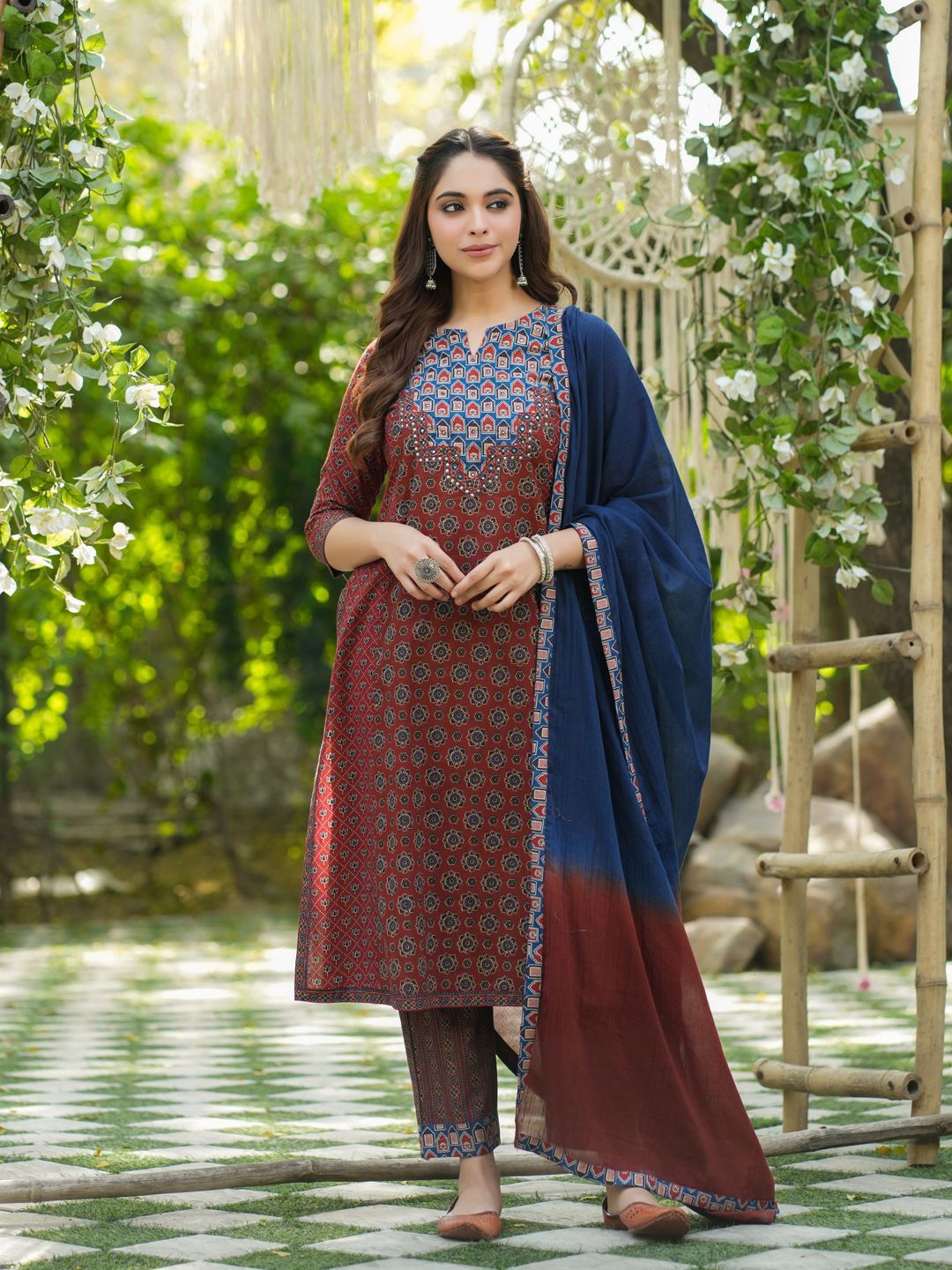Rain & Rainbow Ethnic Motifs Printed Sequinned Pure Cotton Kurta with Trousers & Dupatta, Maroon
Rain & Rainbow Ethnic Motifs Printed Sequinned Pure Cotton Kurta with Trousers & Dupatta, Maroon
