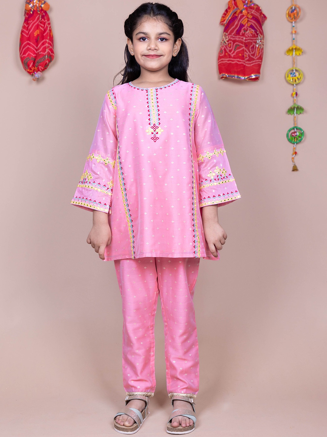 KASYA Girls Ethnic Motifs Embroidered Mirror Work Straight Kurta With Palazzo & Dupatta, Pink
KASYA Girls Ethnic Motifs Embroidered Mirror Work Straight Kurta With Palazzo & Dupatta, Pink