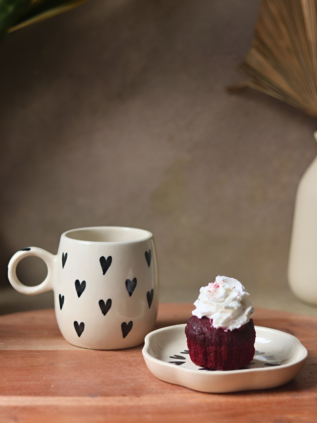 WEAVING HOMES White & Black 2 Pieces Printed Ceramic Glossy Finished Mug & Dessert Plate
WEAVING HOMES White & Black 2 Pieces Printed Ceramic Glossy Finished Mug & Dessert Plate
