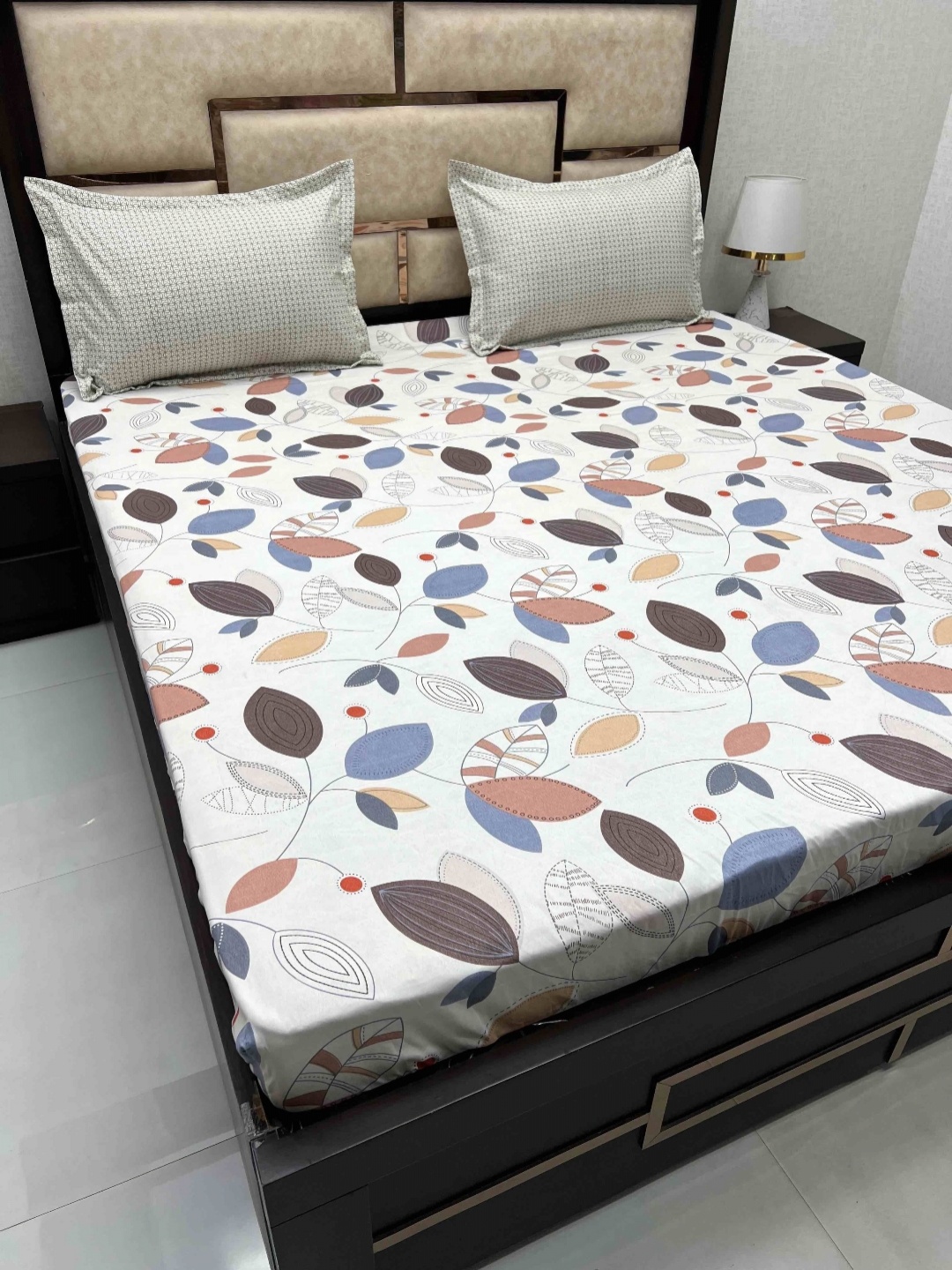 Pure Decor King Size Fitted Double Bed Bedsheet With 2 Pillow Covers 6 ft X 6.3 ft X 1 ft, White
Pure Decor King Size Fitted Double Bed Bedsheet With 2 Pillow Covers 6 ft X 6.3 ft X 1 ft, White