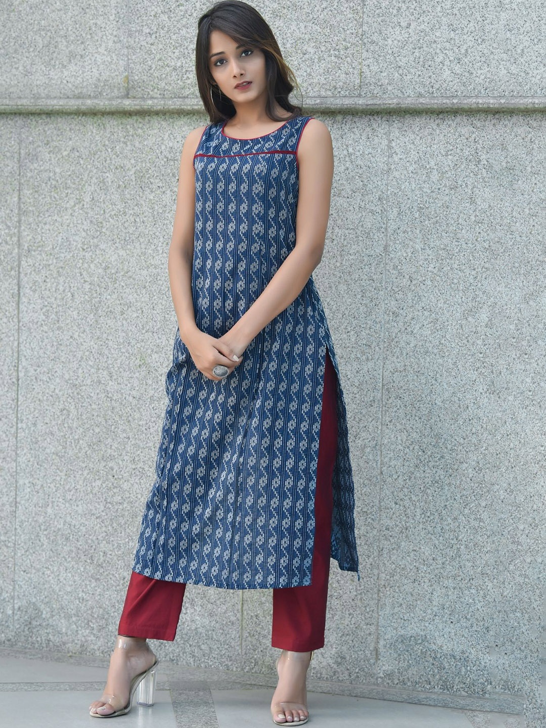 Shiv ali apparels Geometric Woven Design Straight Kurta With Inside Attached Sleeve, Navy blue
Shiv ali apparels Geometric Woven Design Straight Kurta With Inside Attached Sleeve, Navy blue