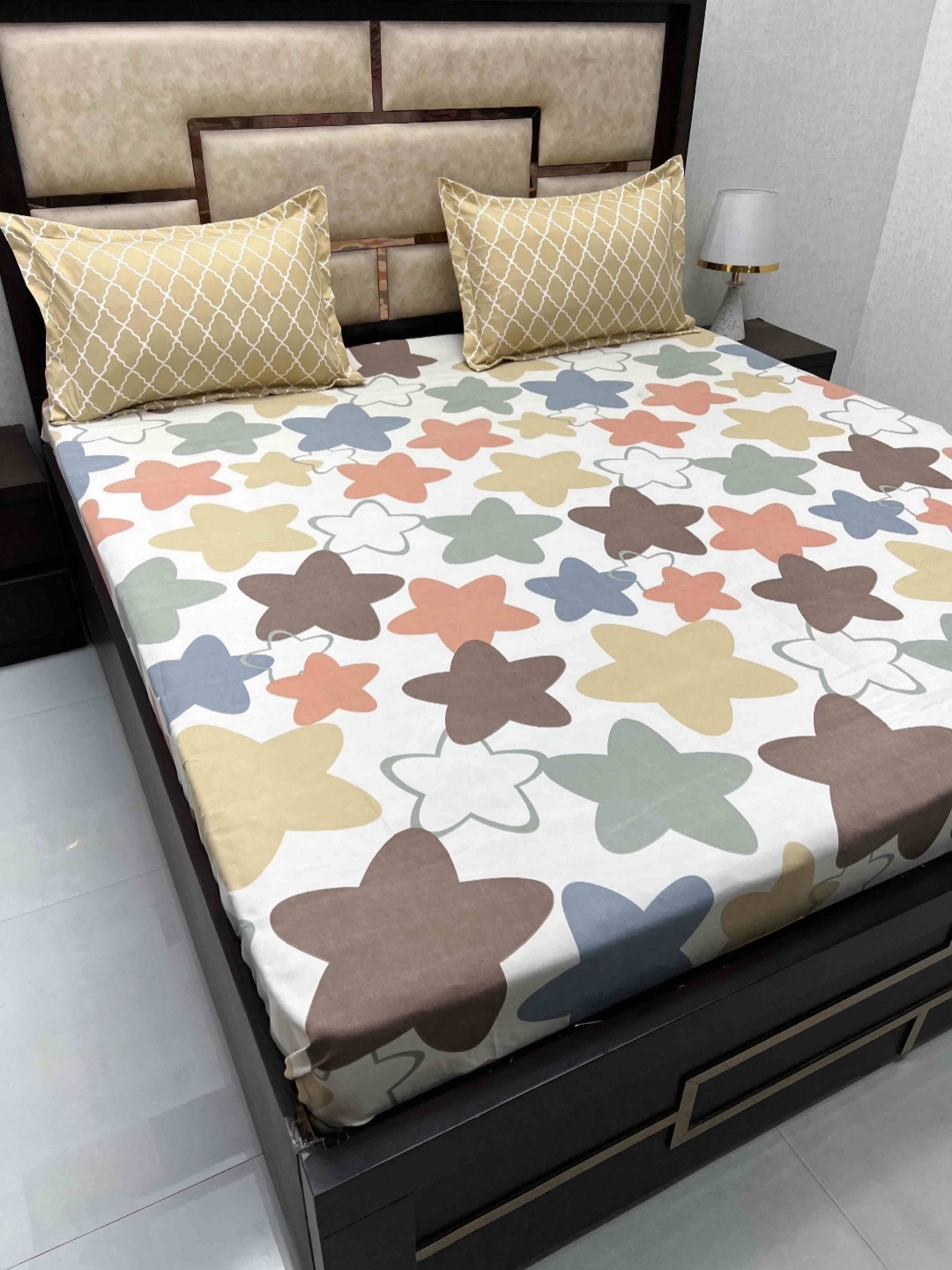 Pure Decor White & Blue Printed Characters 250 TC King Bedsheet with 2 Pillow Covers
Pure Decor White & Blue Printed Characters 250 TC King Bedsheet with 2 Pillow Covers