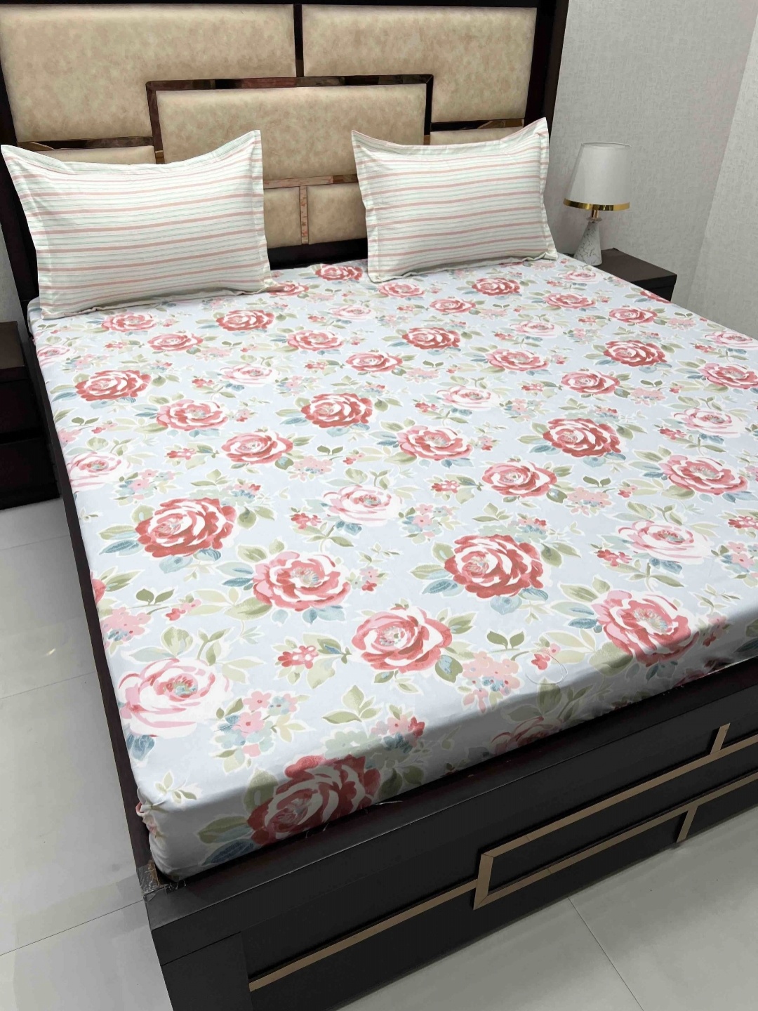 Pure Decor Blue & Green Floral 250 TC fitted Pure Cotton King Bedsheet & 2 Pillow Covers
Pure Decor Blue & Green Floral 250 TC fitted Pure Cotton King Bedsheet & 2 Pillow Covers