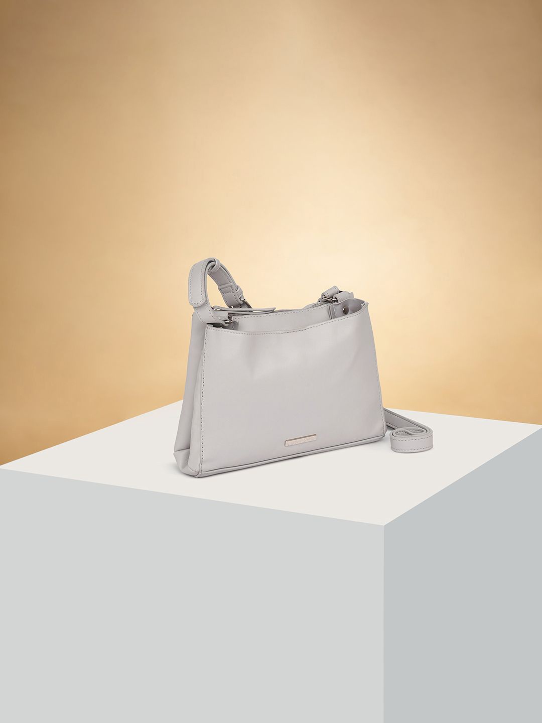Forever Glam by Pantaloons Colourblocked PU Oversized Shopper Handheld Bag with Bow Detail, Grey
Forever Glam by Pantaloons Colourblocked PU Oversized Shopper Handheld Bag with Bow Detail, Grey