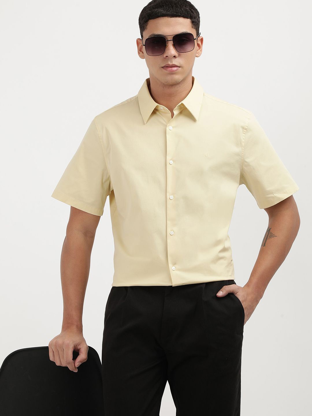 Calvin Klein Jeans Men Spread Collar Solid Cotton Slim Fit Casual Shirt, Yellow
Calvin Klein Jeans Men Spread Collar Solid Cotton Slim Fit Casual Shirt, Yellow