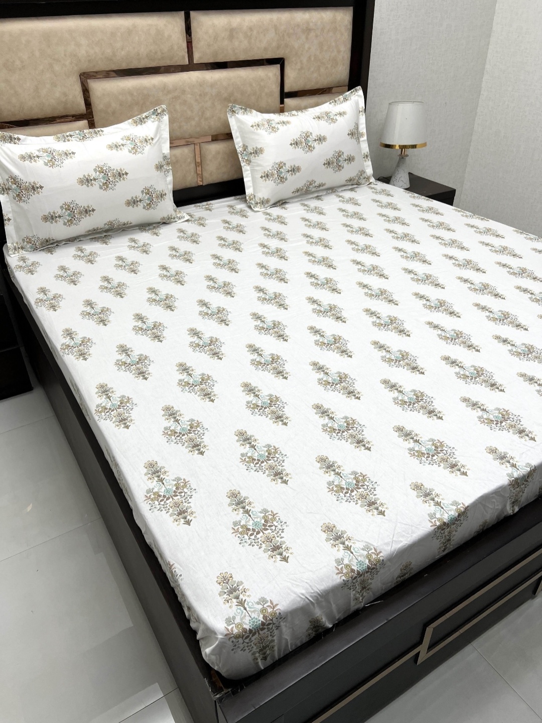 Pure Decor White Ethnic Motifs 400 TC fitted Cotton King Bedsheet with 2 Pillow Covers
Pure Decor White Ethnic Motifs 400 TC fitted Cotton King Bedsheet with 2 Pillow Covers