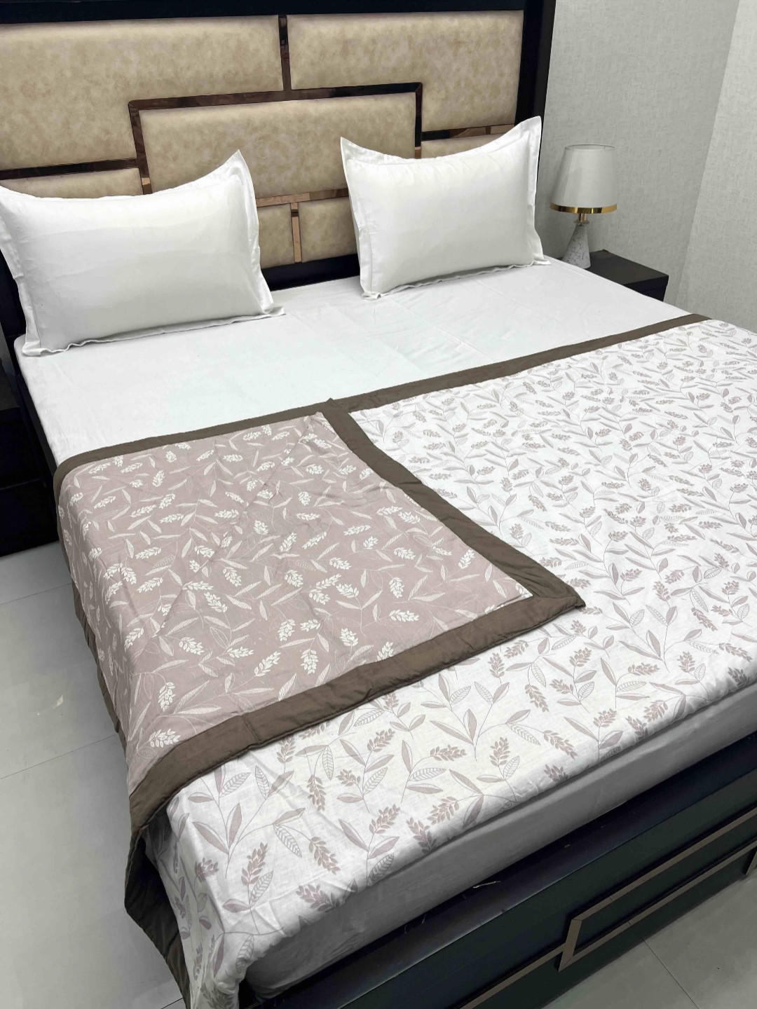 Pure Decor White & Grey Floral AC Room 210 GSM Pure Cotton Reversible Double Bed Dohar
Pure Decor White & Grey Floral AC Room 210 GSM Pure Cotton Reversible Double Bed Dohar