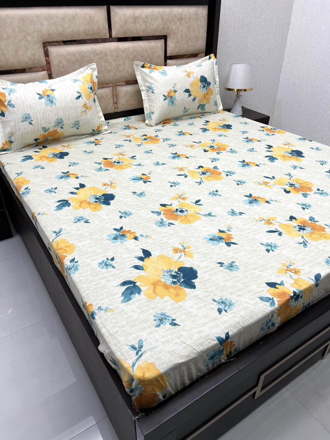 Pure Decor White & Yellow Floral 400 TC fitted Cotton King Bedsheet with 2 Pillow Covers
Pure Decor White & Yellow Floral 400 TC fitted Cotton King Bedsheet with 2 Pillow Covers