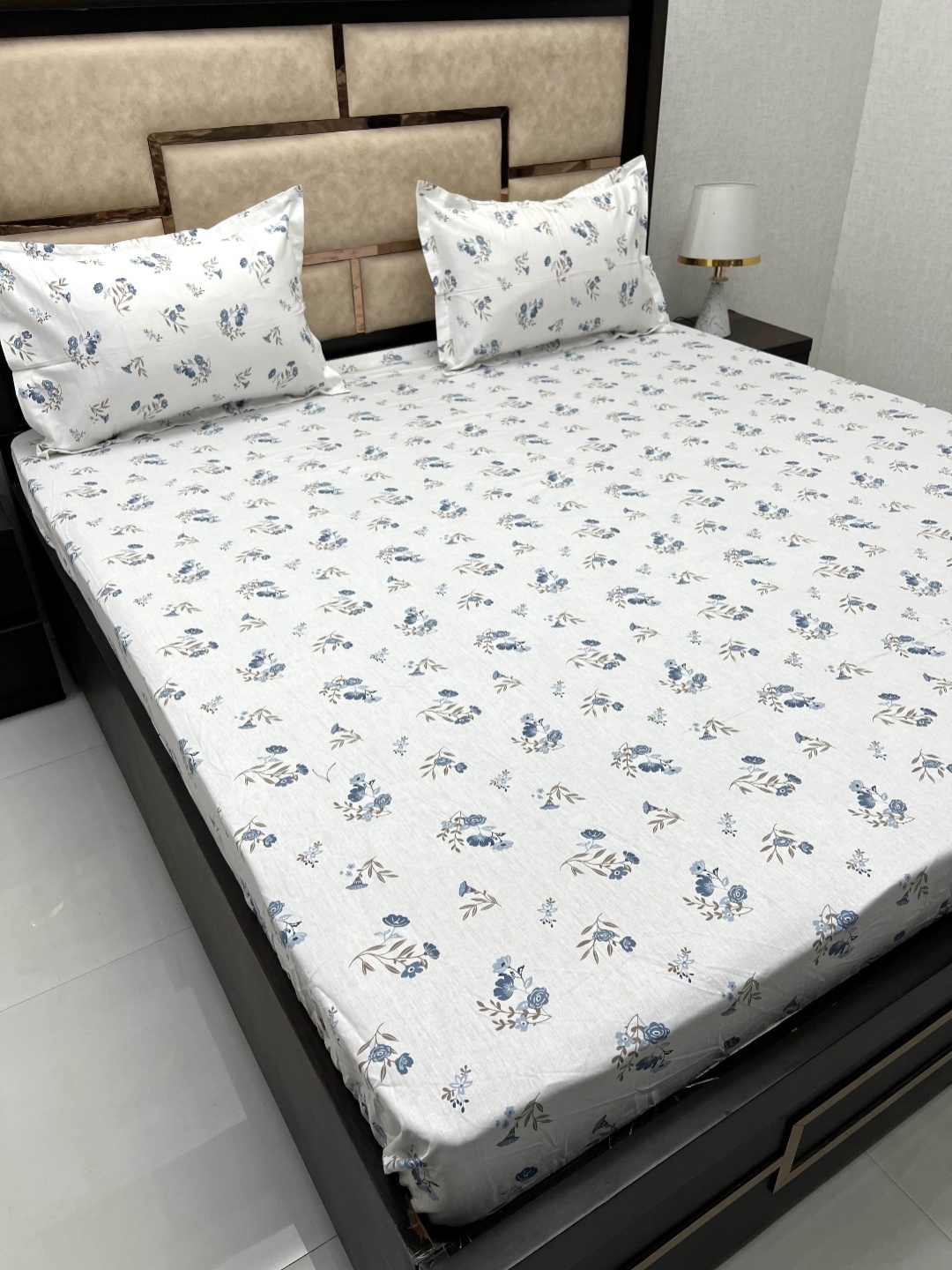 Pure Decor White & Blue Floral 400 TC fitted Cotton King Bedsheet with 2 Pillow Covers
Pure Decor White & Blue Floral 400 TC fitted Cotton King Bedsheet with 2 Pillow Covers