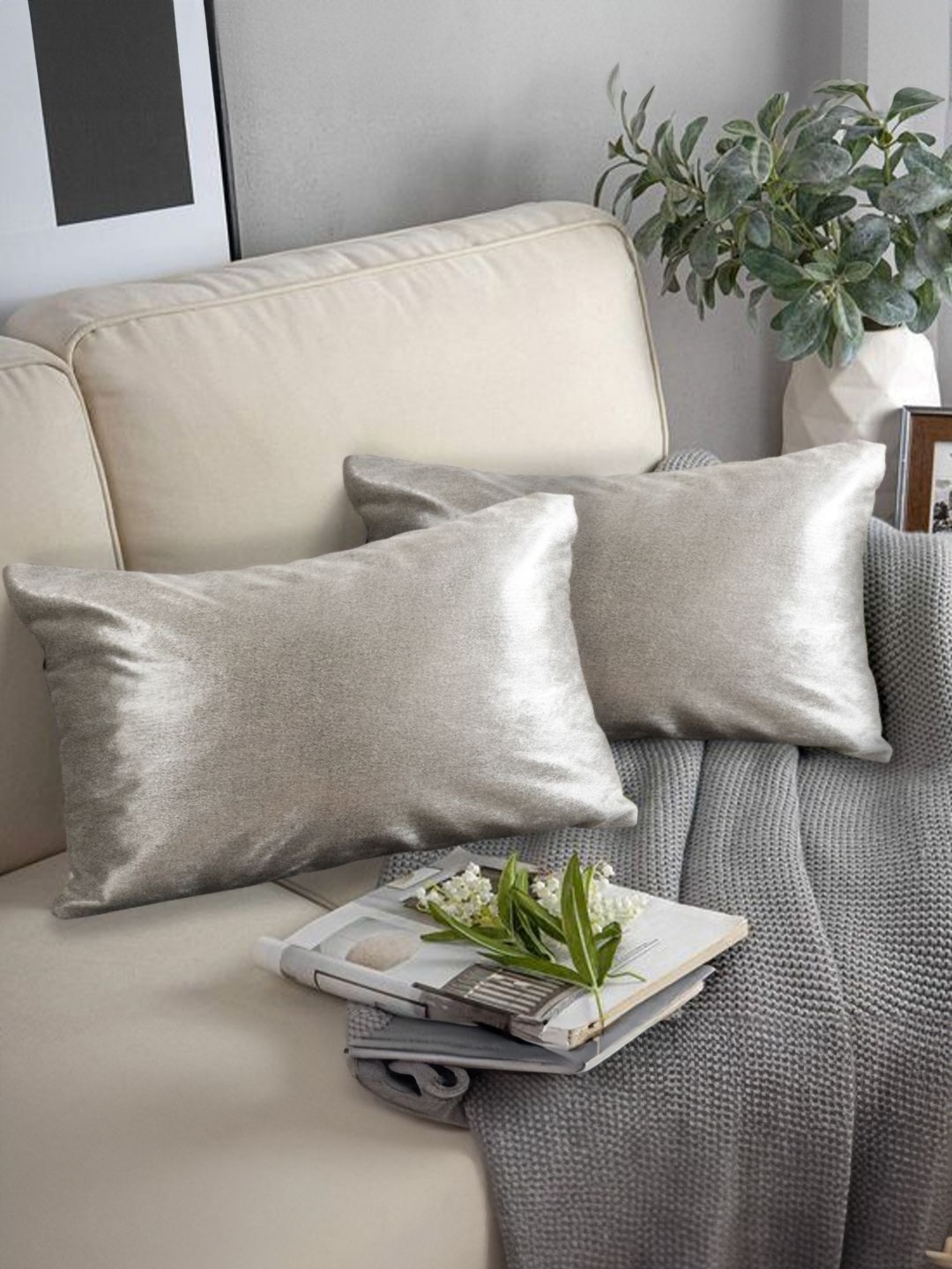 Tesmare Off White & Silver-Toned 2 Pieces Embellished Velvet Rectangle Cushion Covers
Tesmare Off White & Silver-Toned 2 Pieces Embellished Velvet Rectangle Cushion Covers