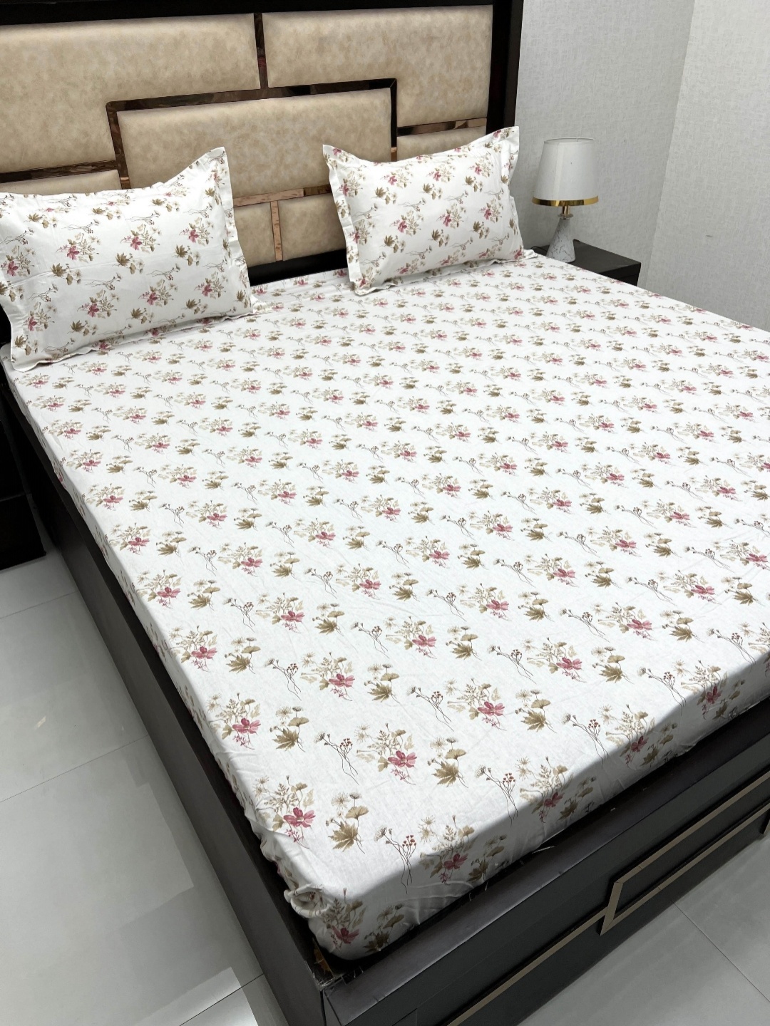 Pure Decor White & Purple Floral 400 TC fitted Cotton King Bedsheet with 2 Pillow Covers
Pure Decor White & Purple Floral 400 TC fitted Cotton King Bedsheet with 2 Pillow Covers